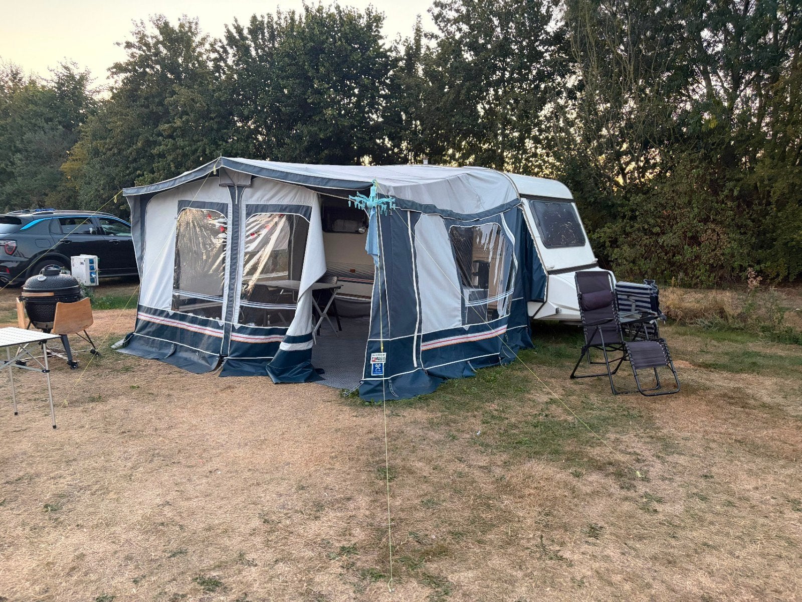 Adria caravan met voortent en vloerzeil, Koelkast, Particulier, Adria, 500 - 750 kg