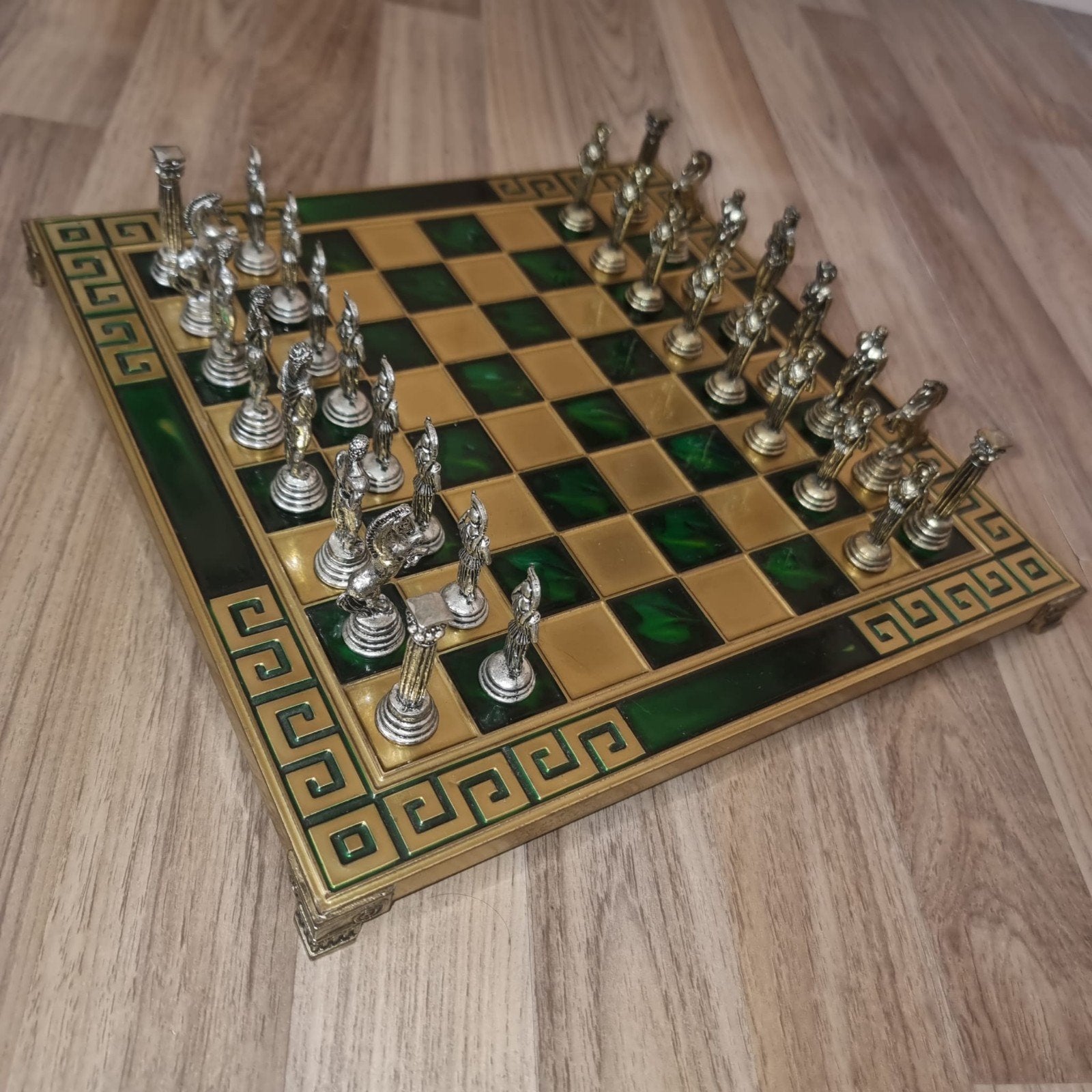 Uniek Schaakspel met Griekse Mythologie Thema, Een of twee spelers, Ophalen of Verzenden, Zo goed als nieuw