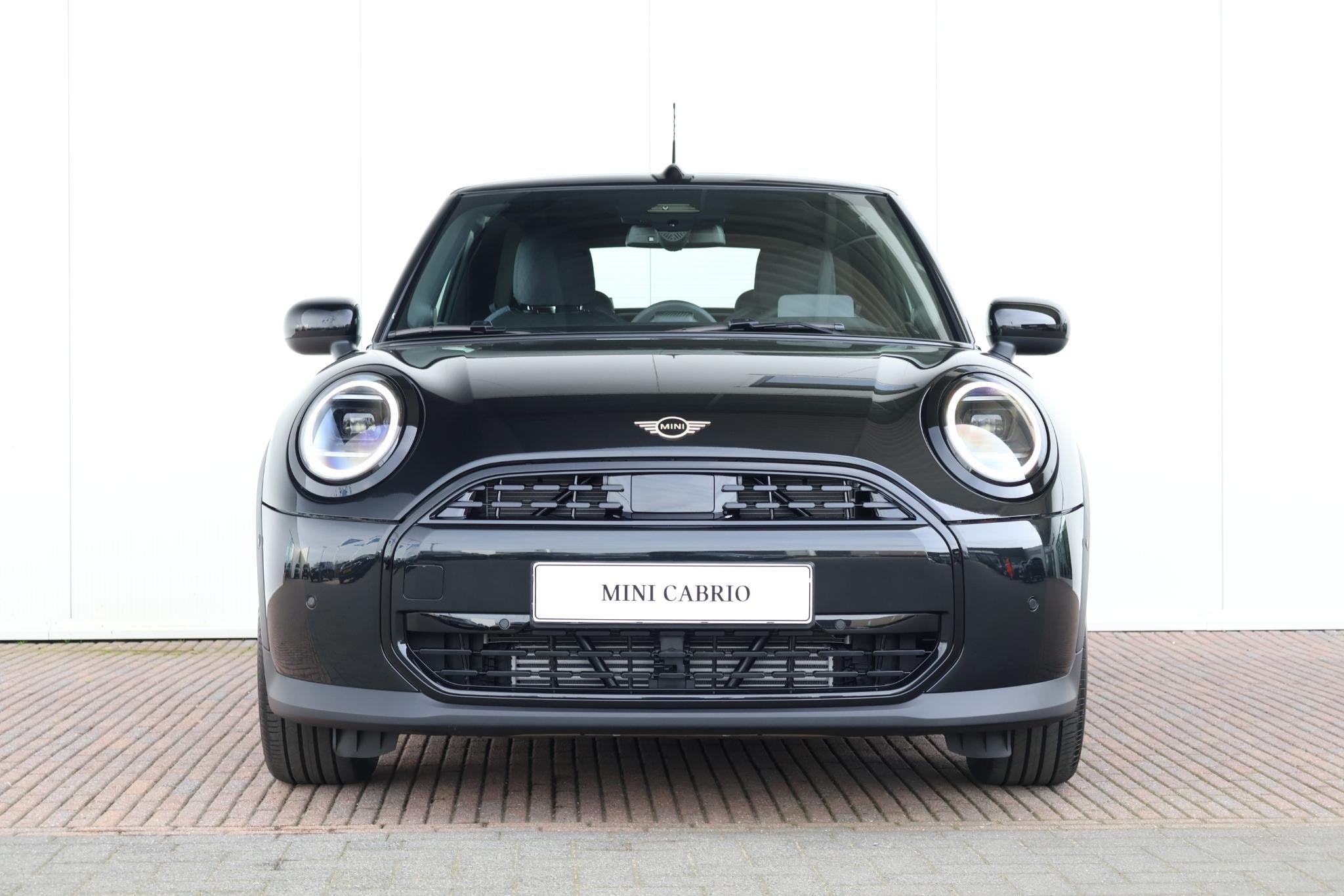 MINI Cabrio Cooper C Classic Trim | Pakket M, 1998 cc, 15 km/l, Cabriolet, 4 stoelen