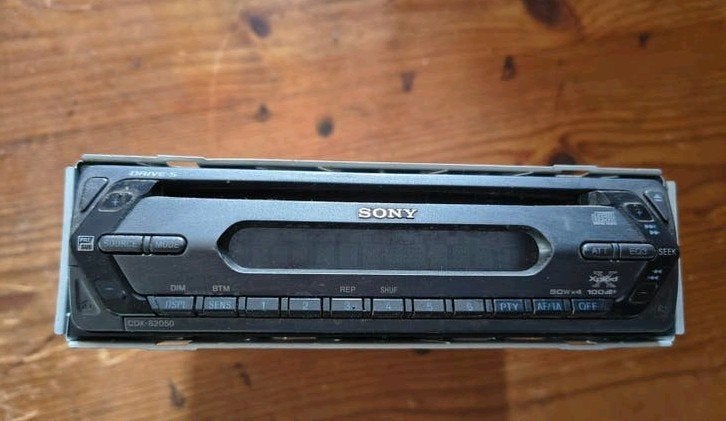 Sony CDX-S2050 Autoradio CD-speler, Auto diversen, Ophalen of Verzenden, Gebruikt