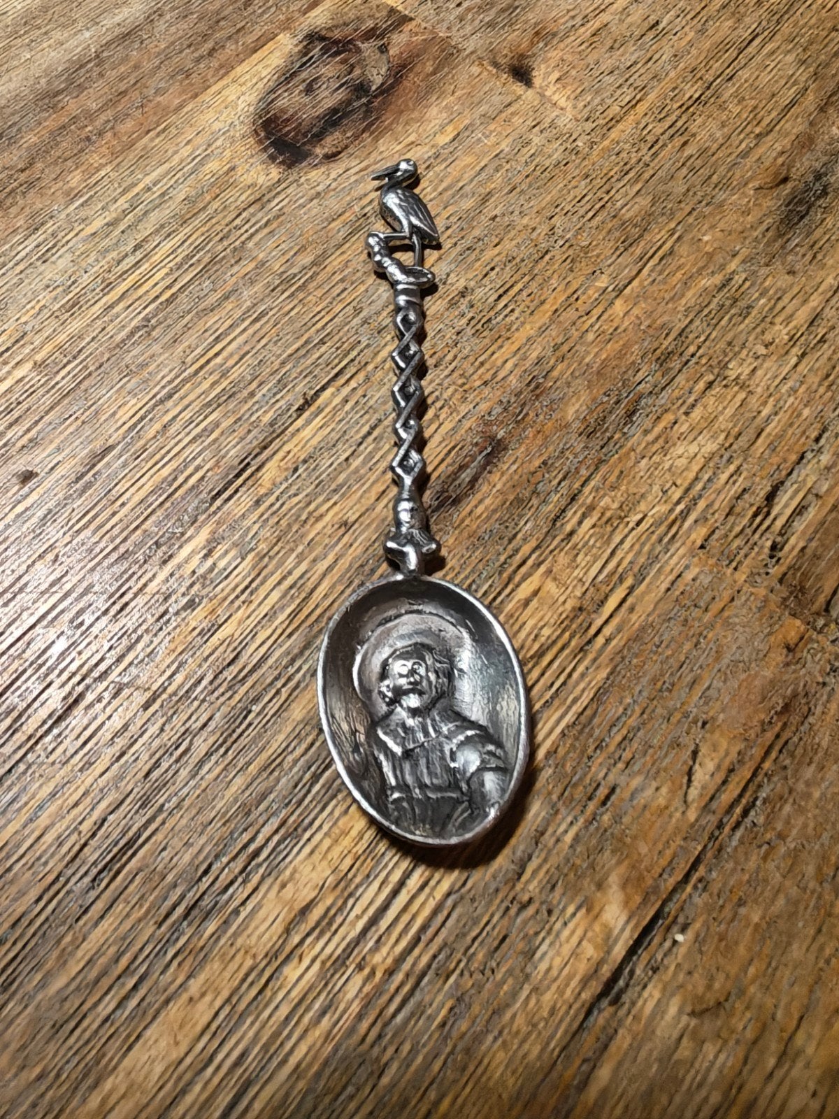 Uniek geboortelepeltje met ooievaar en figuur, Antiek en Kunst, Ophalen of Verzenden
