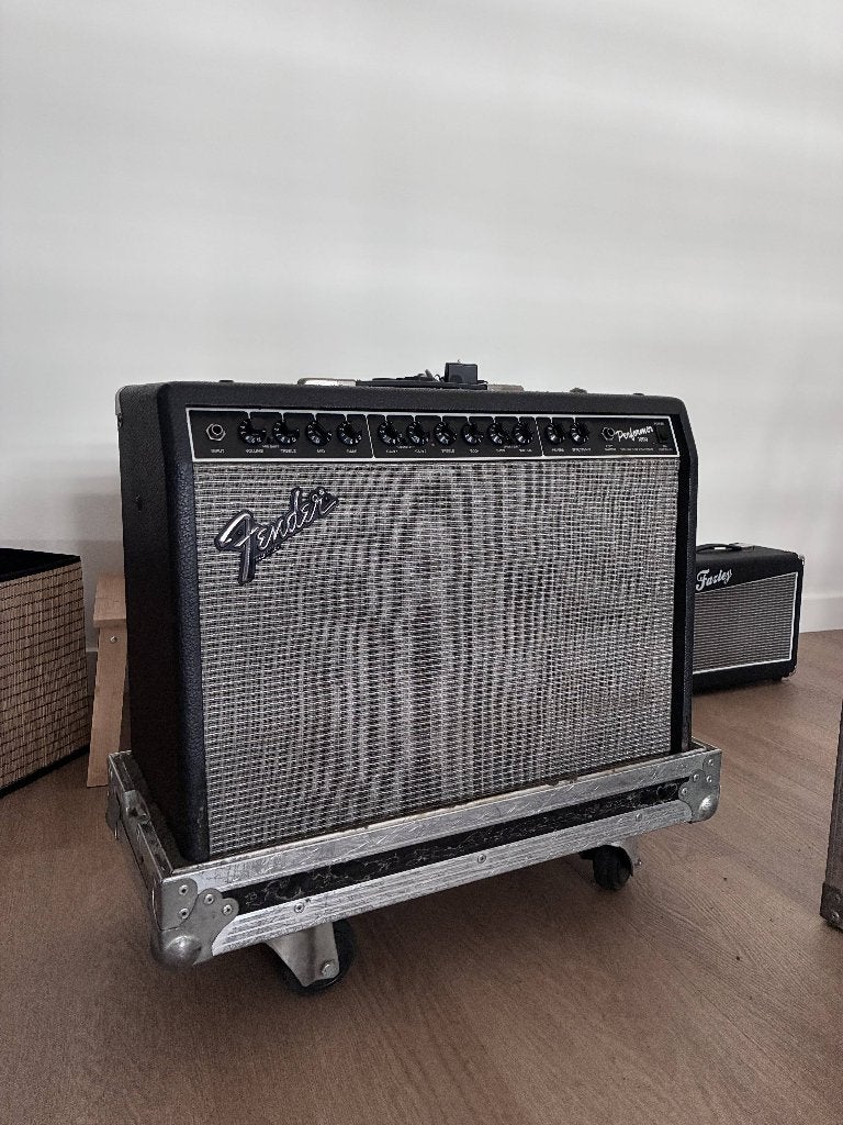Fender Performer 1000 Guitar Amplifier (With Flight Case), Ophalen, Gebruikt, Gitaar, 50 tot 100 watt