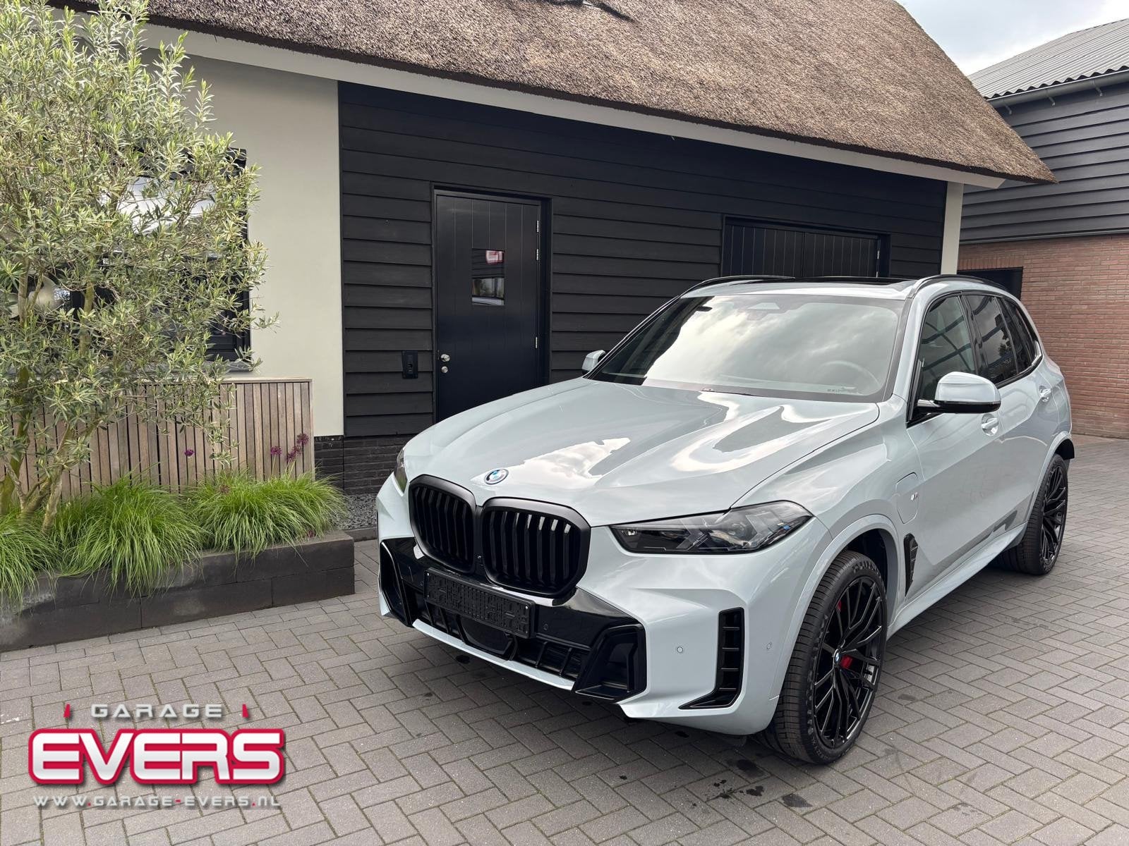 BMW X5 xDrive50e M-Sport Pro|Pano|H&K|Trekhaak|22"| BTW AUTO, Gebruikt, 2395 kg, Plug-in hybride, Bedrijf