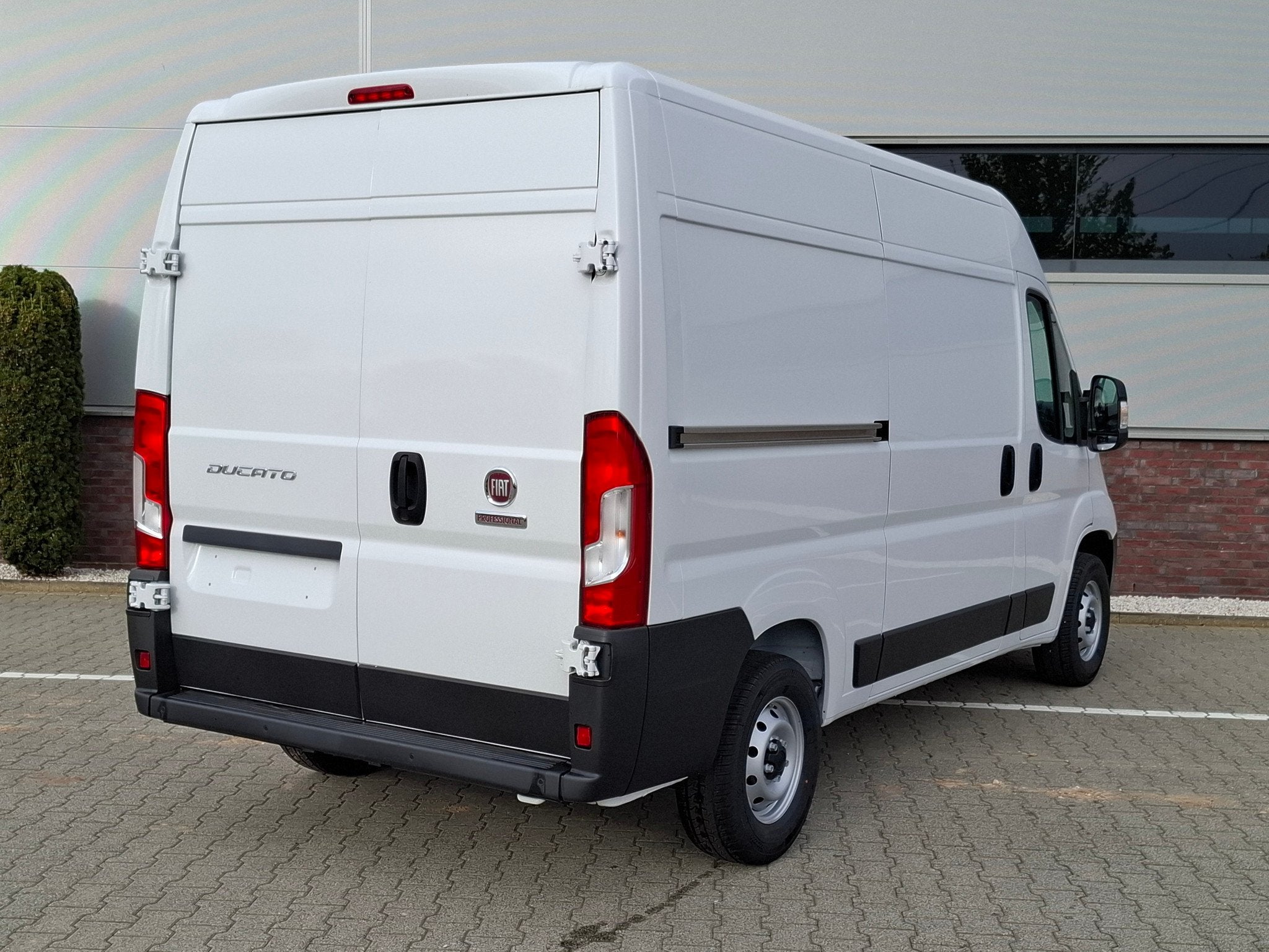 Fiat Ducato L2H2 120PK All Weather + Betimmering, 3300 kg, Euro 6, 4 cilinders, Leder en Stof