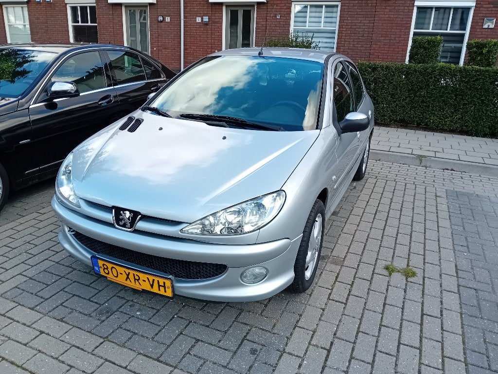 Peugeot 206 1.4 5D 2007 Grijs, Voorwielaandrijving, Stof, 31 €/maand, 4 cilinders