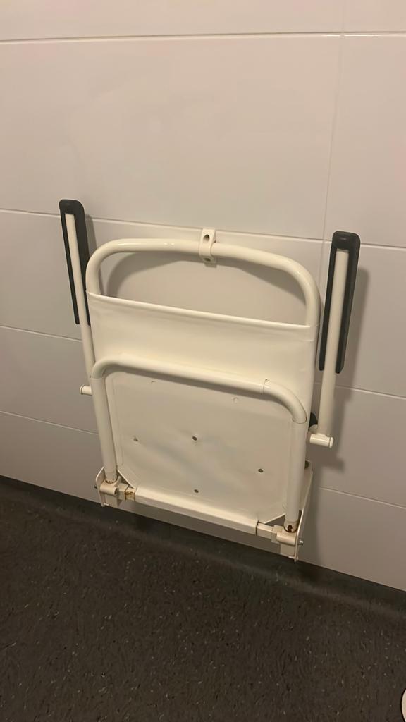 Inklapbare douchestoel, Ophalen, Gebruikt