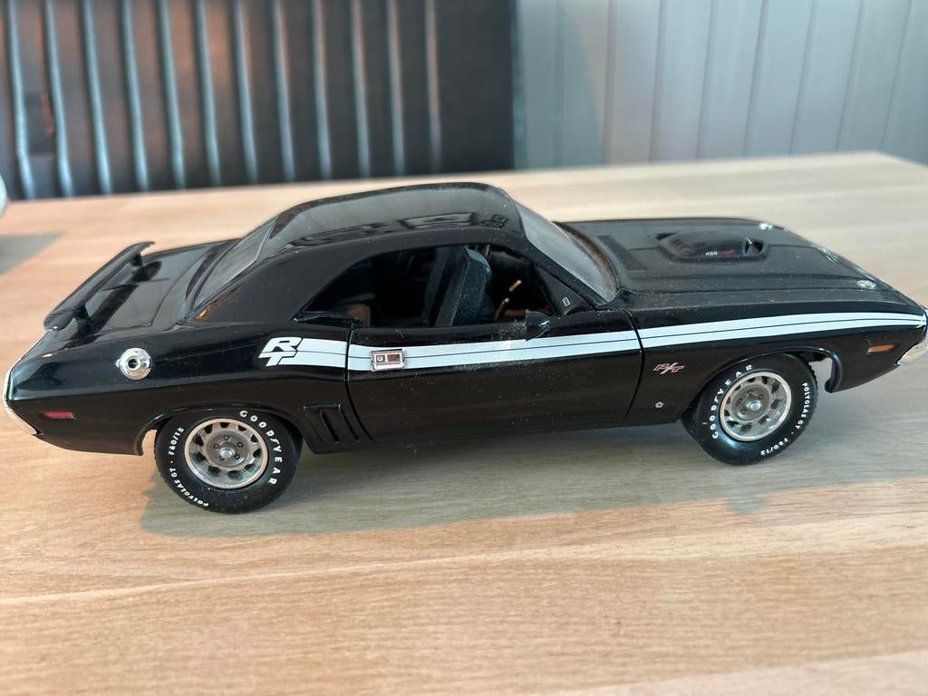 Dodge Challenger R/T 426 Hemi  1:18 van ERTL, Ophalen of Verzenden, Zo goed als nieuw, Auto, Overige merken