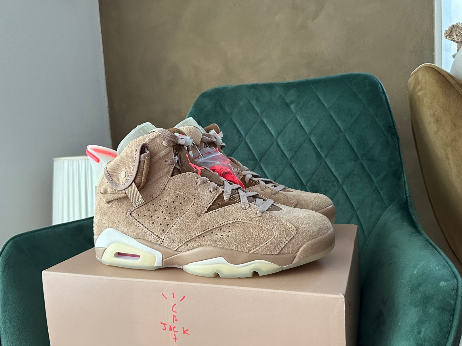 Travis Scott Jordan 6 British Khaki Maat US10 EU44, Bruin, Nieuw, Ophalen of Verzenden, Sneakers of Gympen