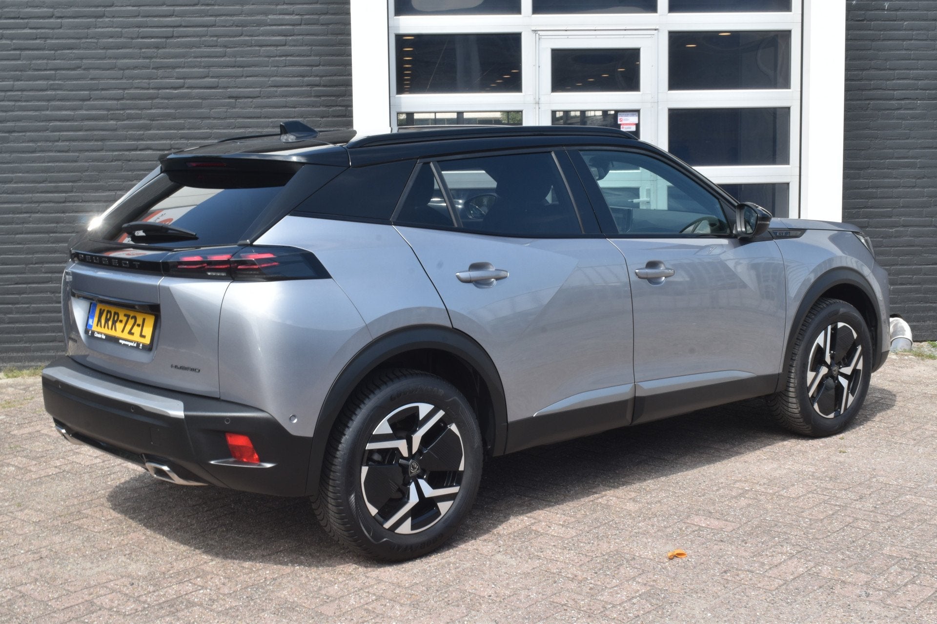 Peugeot 2008 Hybrid 145 EAT8 GT | Automaat | Navigatie | Air, Auto's, 136 pk, Gebruikt, 1199 cc, Leder en Stof