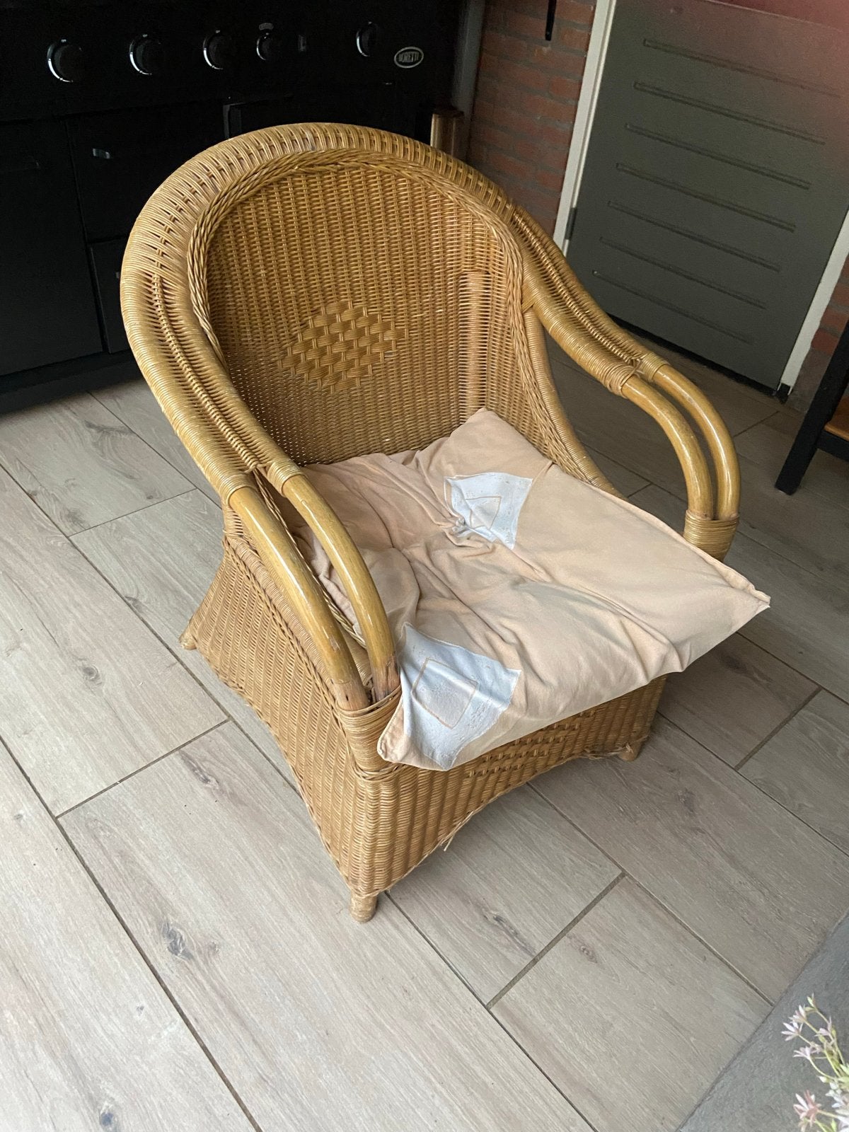 Rotan stoel met kussen, Huis en Inrichting, Ophalen, Gebruikt, Bruin, Riet of Rotan