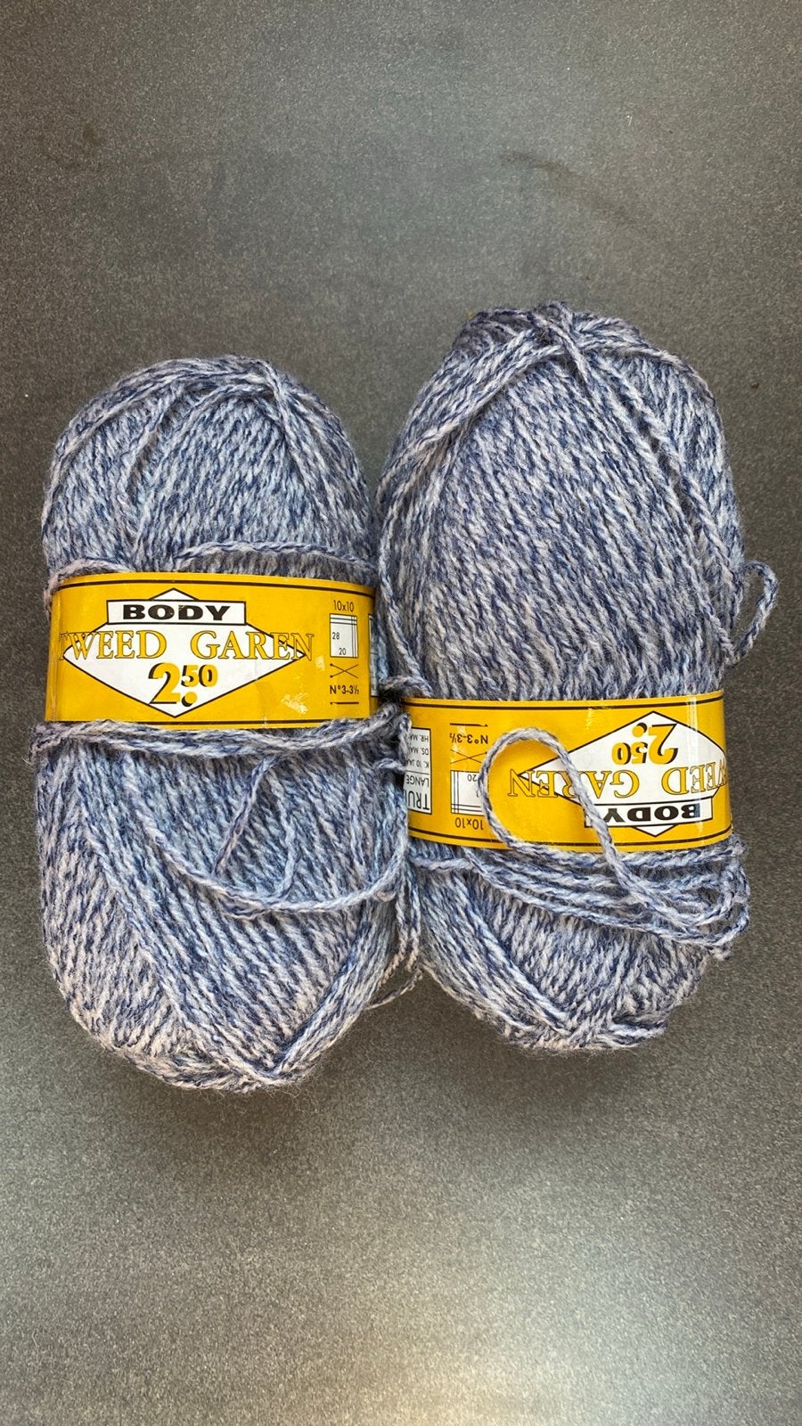 2 bollen BODY Tweed Garen - Blauw/Wit, Ophalen of Verzenden, Gebruikt, Breien of Haken, Wol of Garen