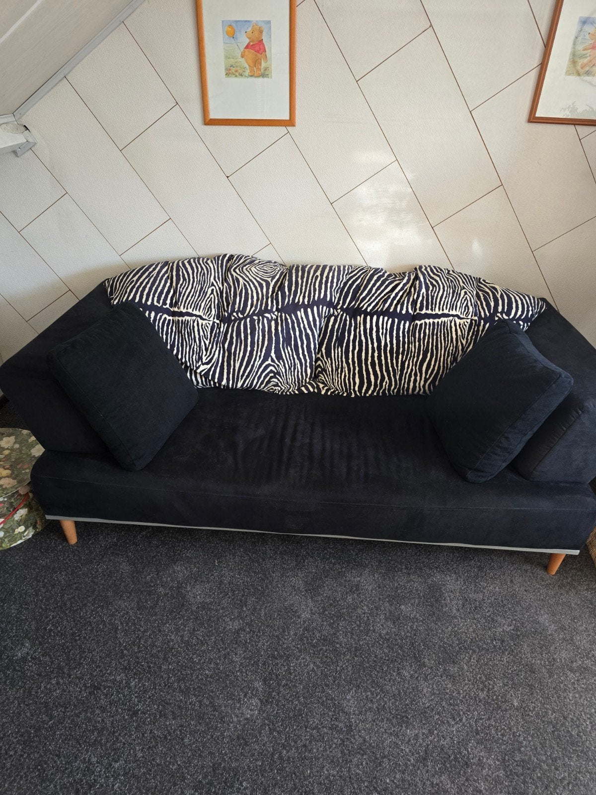 zwarte fluwelen bank met zebrakussens, Ophalen, 75 tot 100 cm