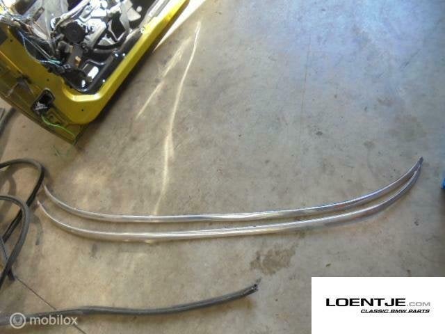 chromen strip voorruit bmw e28 518 520 525 528 535, Gebruikt, Ophalen of Verzenden, BMW, BMW