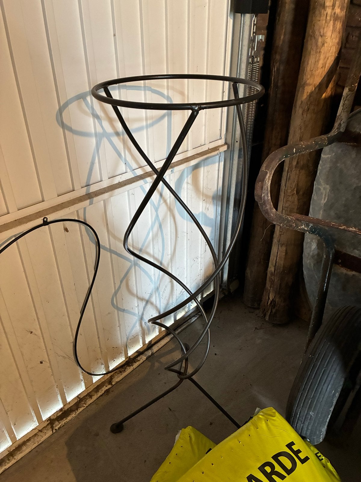 Metalen plantenstandaard, zwart, spiraalvormig design, Ophalen, Gebruikt, Minder dan 60 cm, Binnen