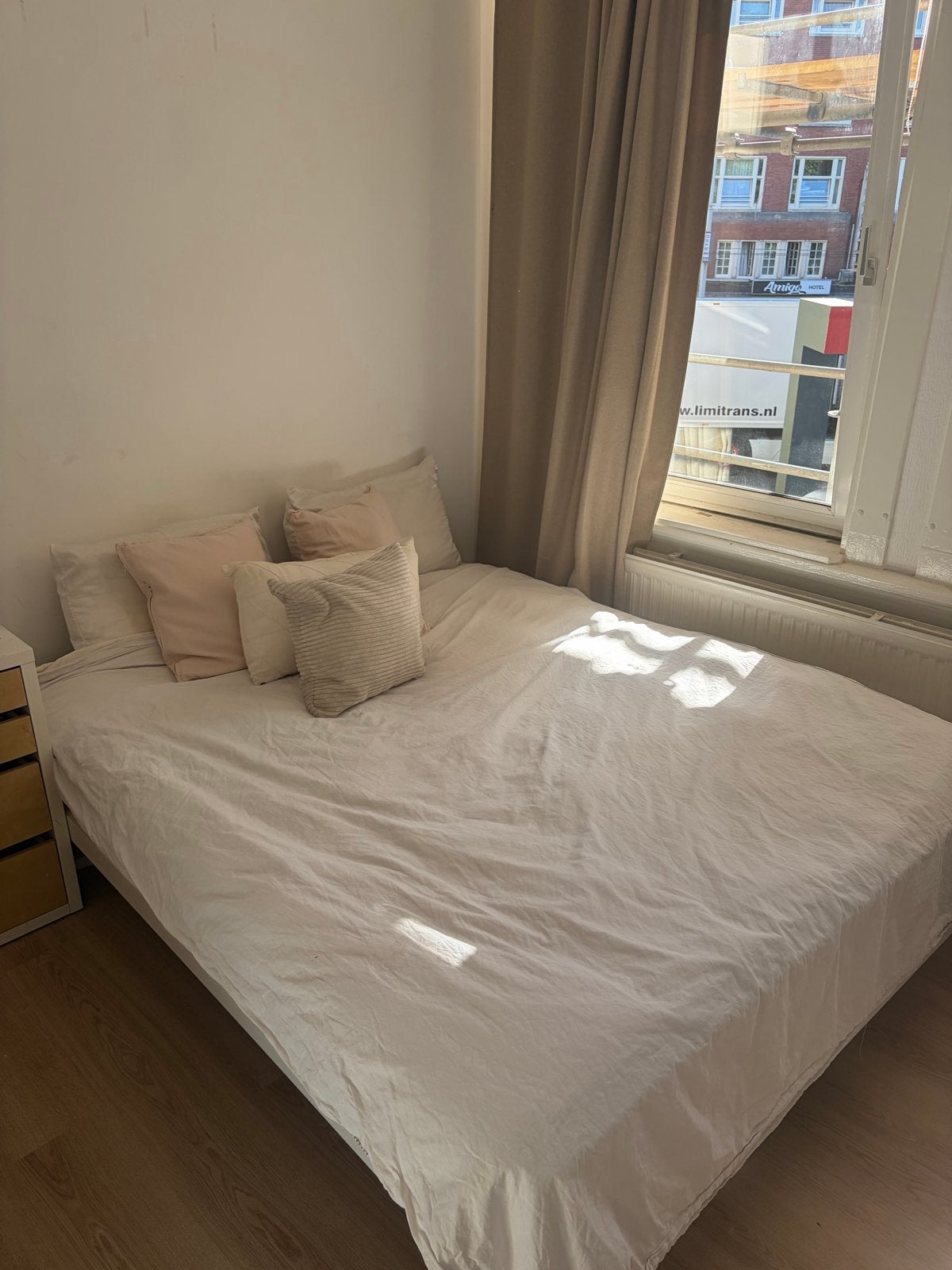 GERESERVEERD gratis ikea (2persoonsbed) 160x200 incl matras, Ophalen, Tweepersoons, Zo goed als nieuw, 200 cm
