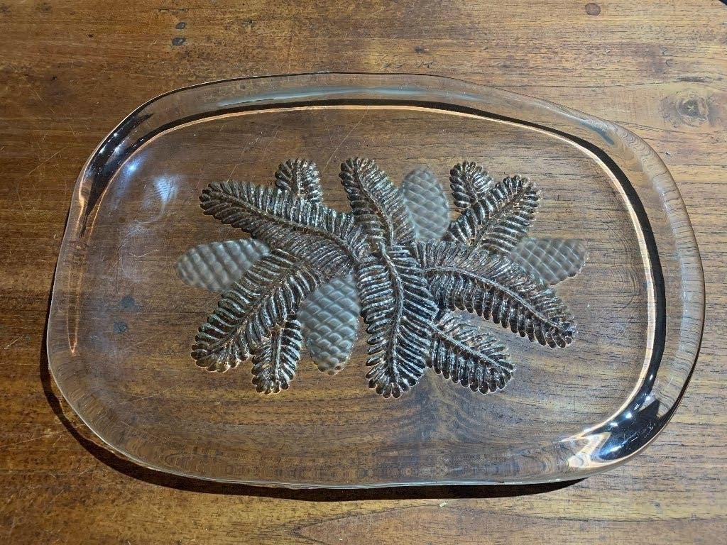 Vintage glazen serveerschaal met dennenappels reliëf, Ophalen of Verzenden, Glas, Overige stijlen, Schaal of Schalen