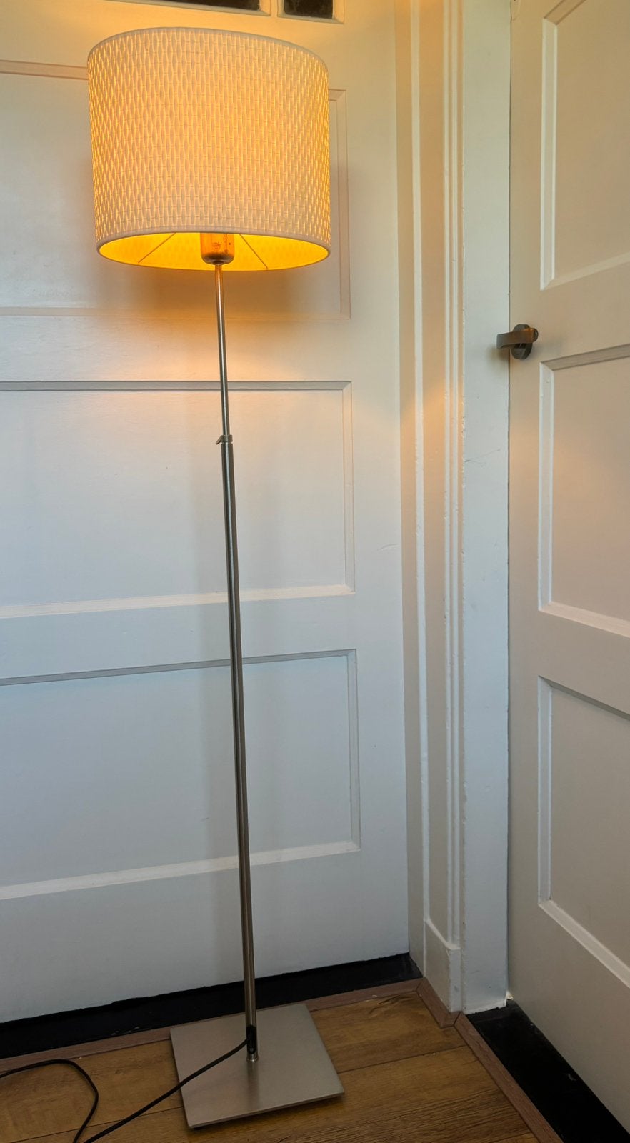 IKEA ALÄNG vloerlamp creme, verstelbaar in hooge, Ophalen, 100 tot 150 cm, E27 (groot), Zo goed als nieuw