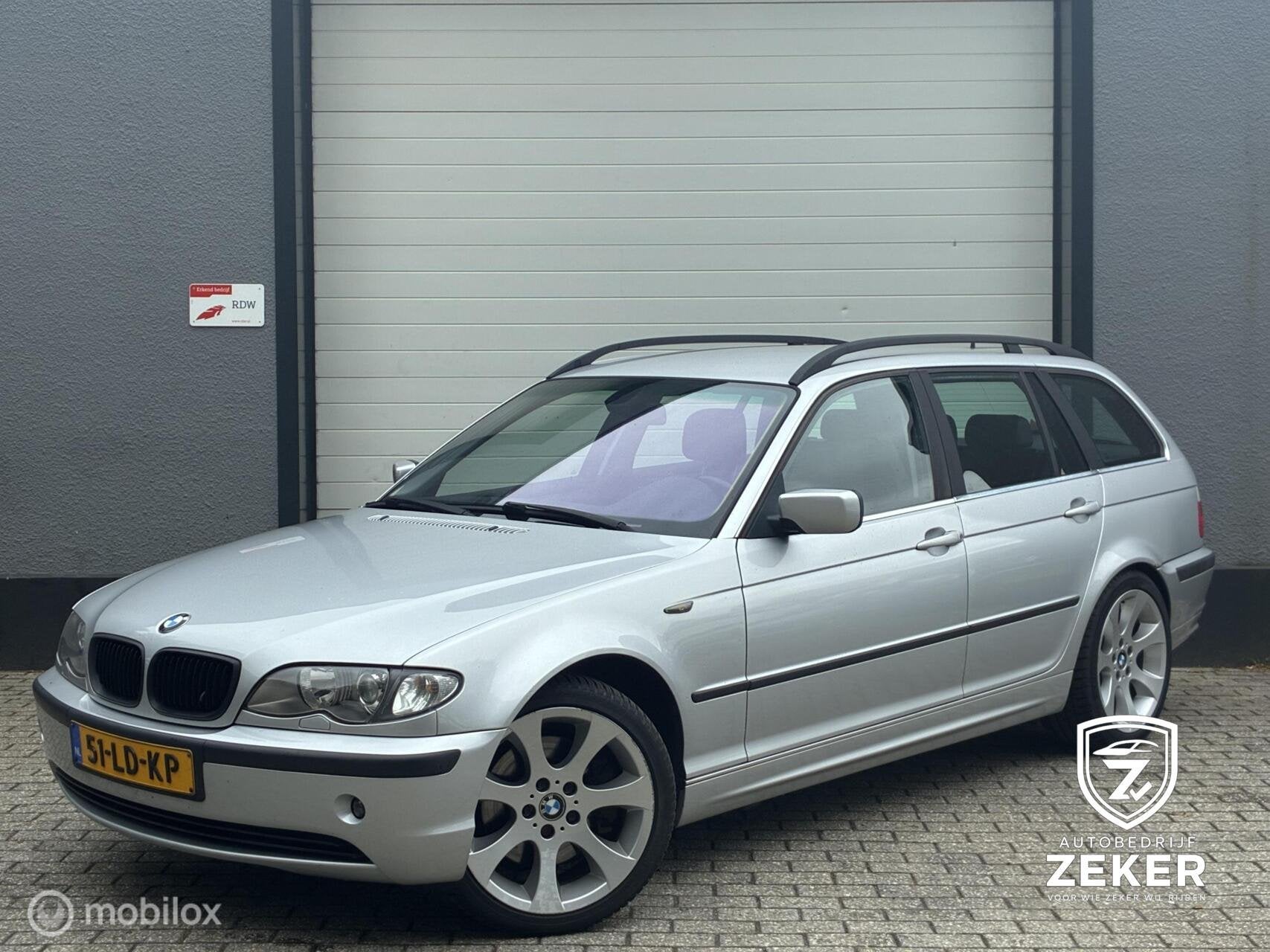 BMW 3-serie Touring 330i / AUTOMAAT / AIRCO / CRUISE / LEER, Auto's, BMW, Automaat, Gebruikt, Parkeersensor, 2979 cc