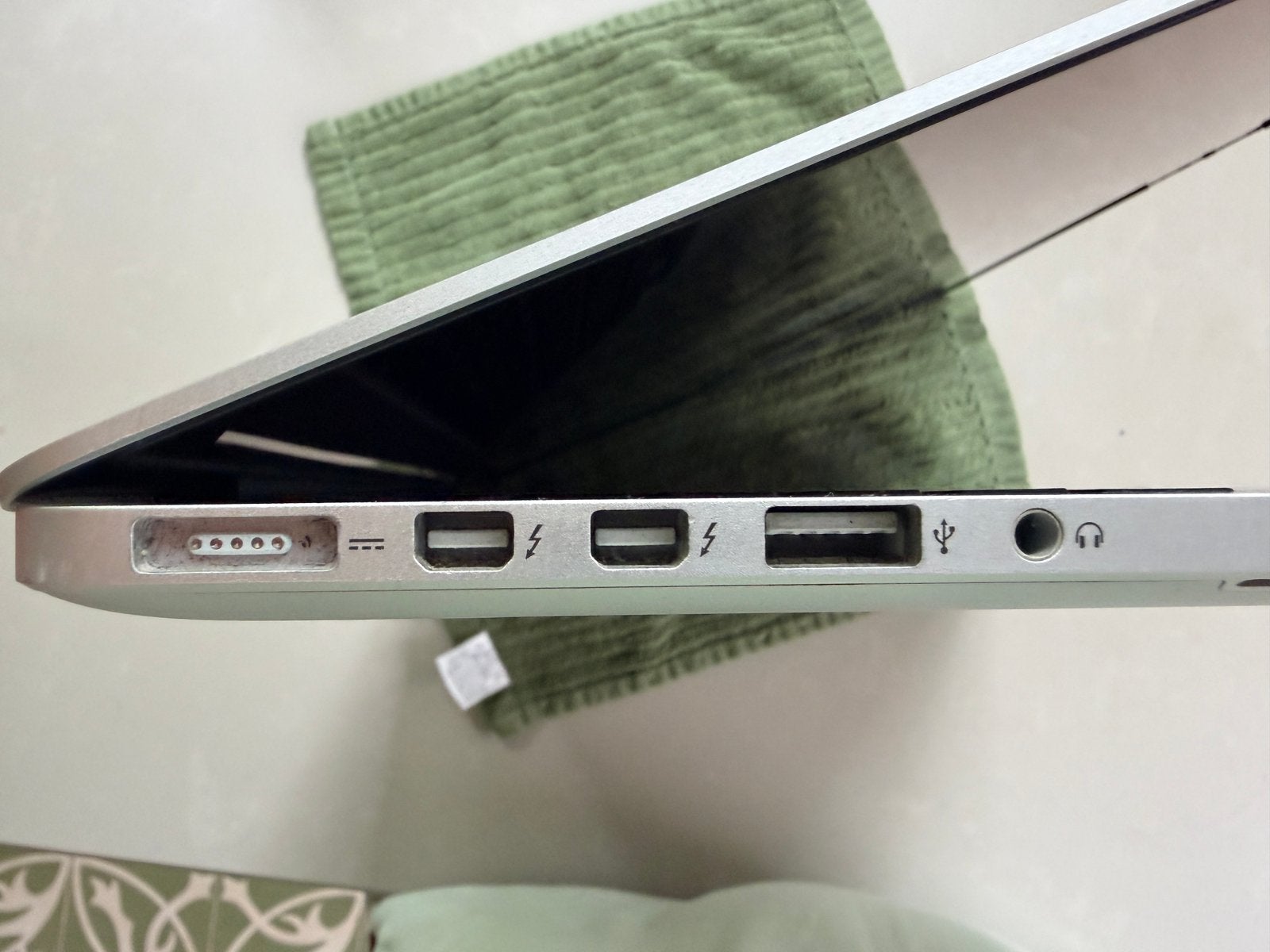 Foto 5 van MacBook Pro Retina 15” A1398 i7 16GB 1TB SSD MacOS Sequoia