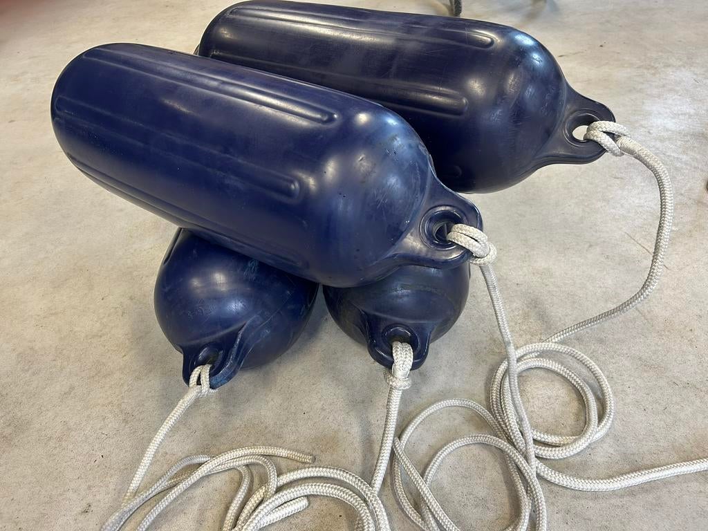 4 stuks polyform FG-5 fenders blauw, Watersport en Boten, Ophalen of Verzenden, Zo goed als nieuw, Overige typen