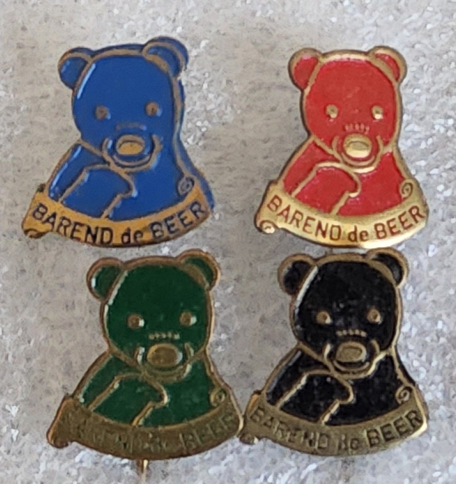4 Speldjes Barend de Beer - Diverse Kleuren, Ophalen of Verzenden, Gebruikt, Figuurtje, Speldje of Pin