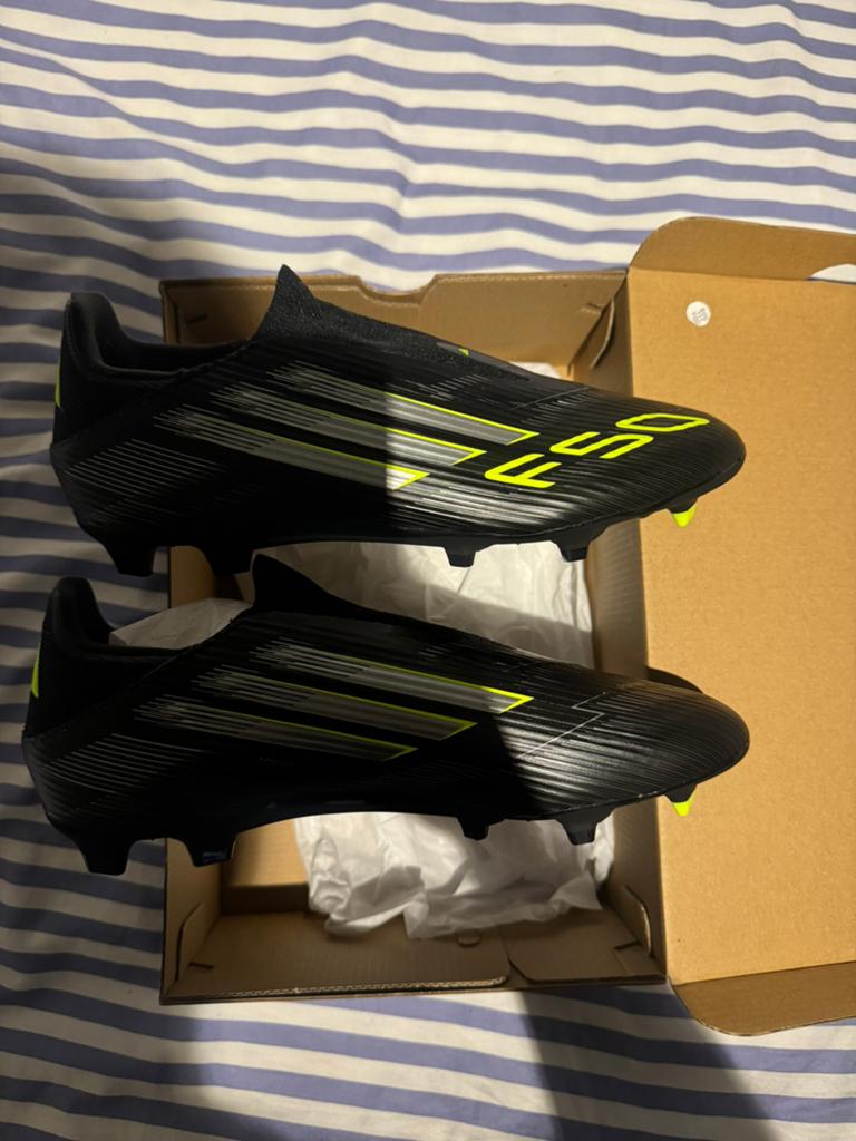 Adidas F50 Voetbalschoenen - Zwart/Geel, Maat XS of kleiner, Schoenen, Ophalen of Verzenden, Zo goed als nieuw