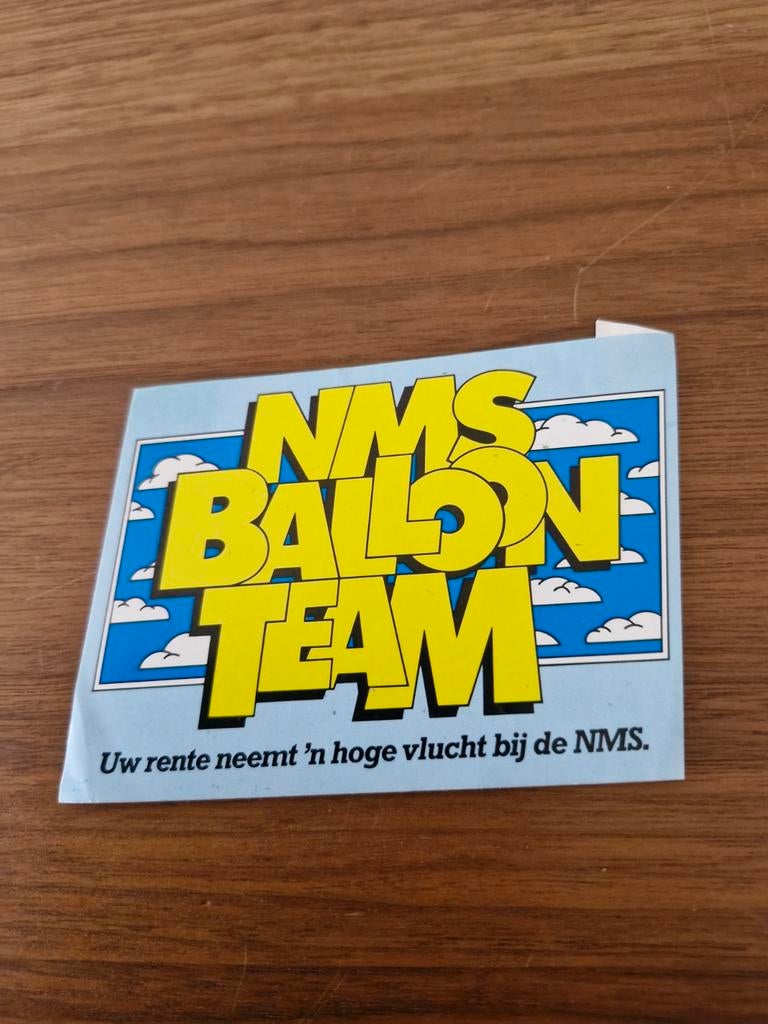 7729  NMS Ballon Team Sticker - Uw rente neemt hoge vlucht, Verzamelen, Ophalen of Verzenden