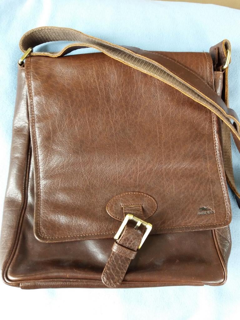 Prachtige bruin leren tas. 28 cm br. X 30 cm diep., Sieraden, Tassen en Uiterlijk, Tassen | Schoudertassen, Overige merken, Bruin