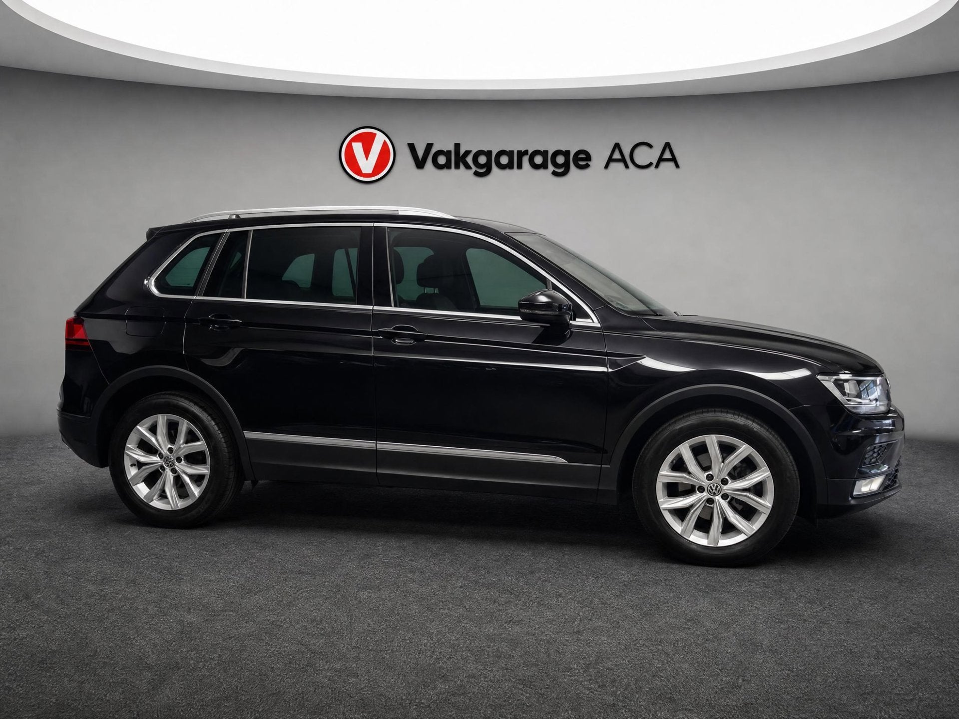 Volkswagen Tiguan 1.4 TSI ACT Comfortline Business // NAVI /, Auto's, 4 cilinders, 150 pk, Zwart, Origineel Nederlands