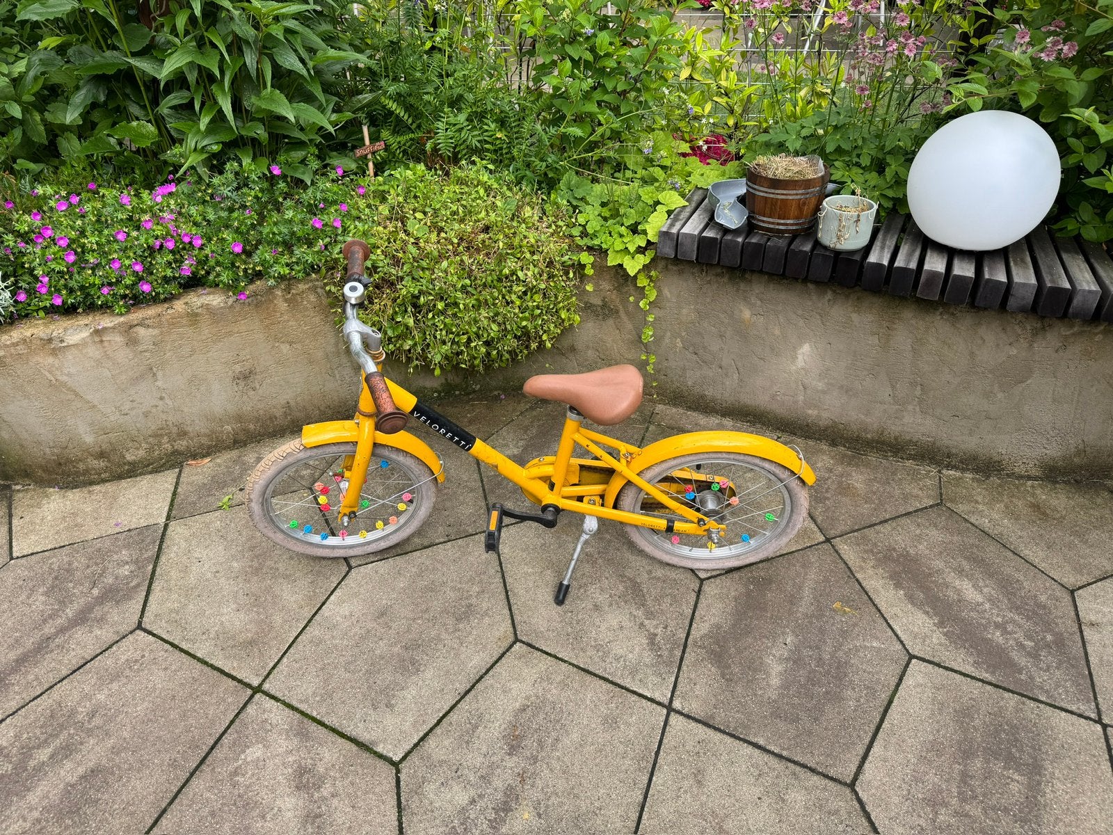 Veloretti kinderfiets 16 incl incl zijwieltjes, Ophalen, Gebruikt, 16 tot 20 inch, Zijwieltjes