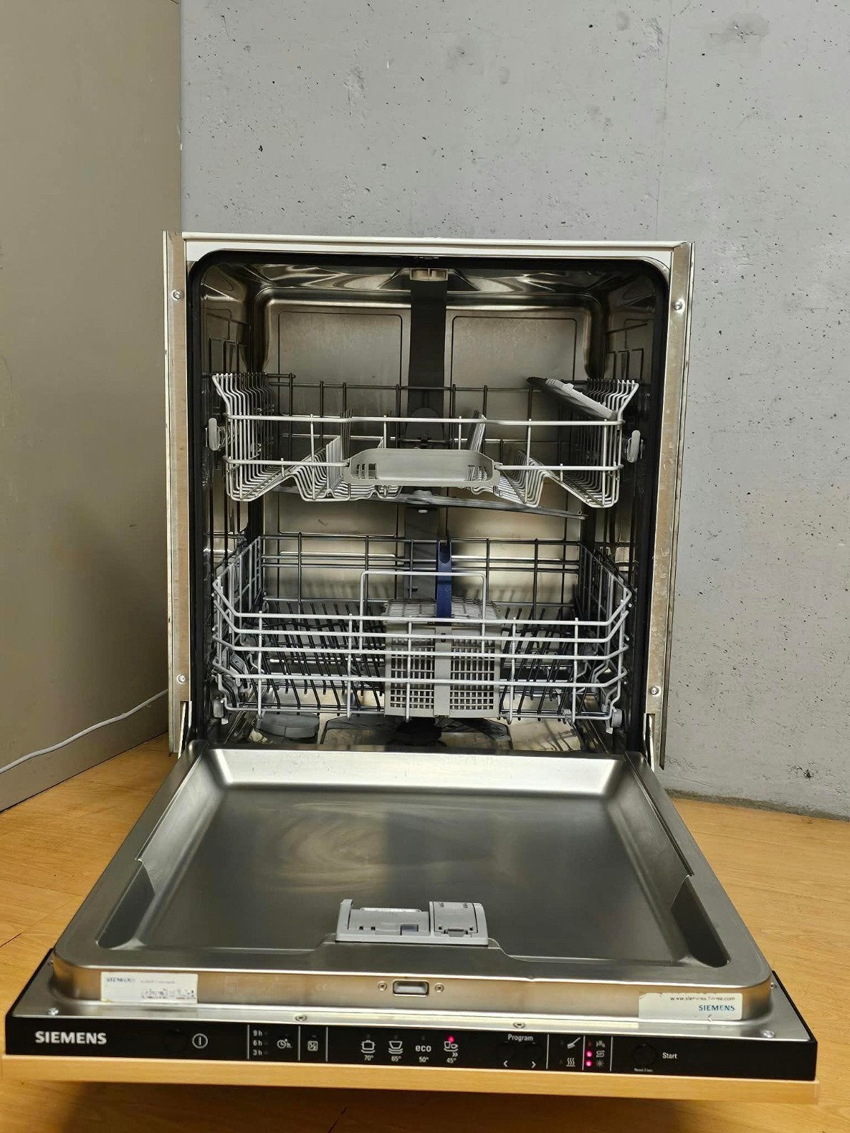Mooie Siemens volledig integreerbare inbouw vaatwasser.
Spec