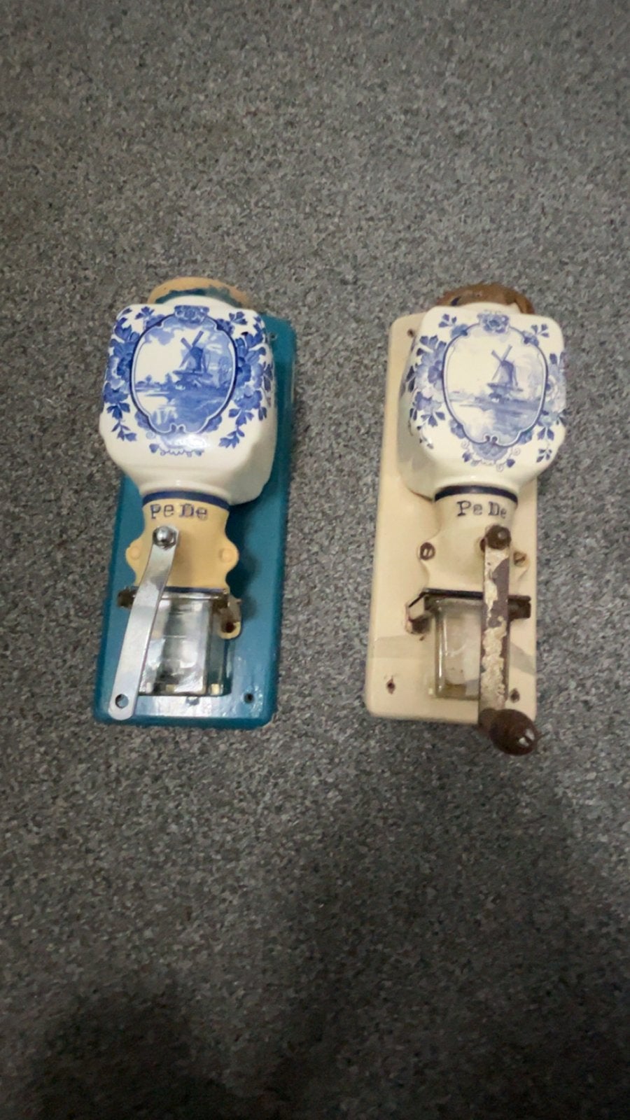 Set van 2 Vintage Pe De Wandkoffiemolens - Delfts Blauw, Antiek en Kunst, Ophalen of Verzenden