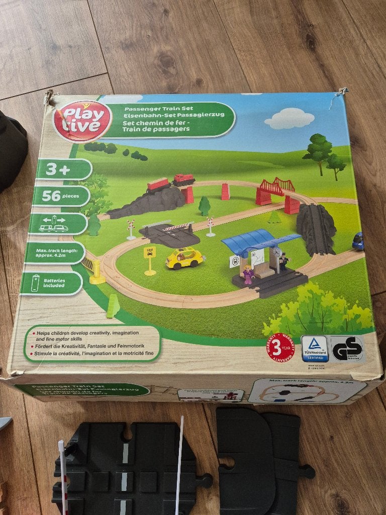 Houten treinset - passagierstrein + tunnel Playtive, Ophalen, Zo goed als nieuw