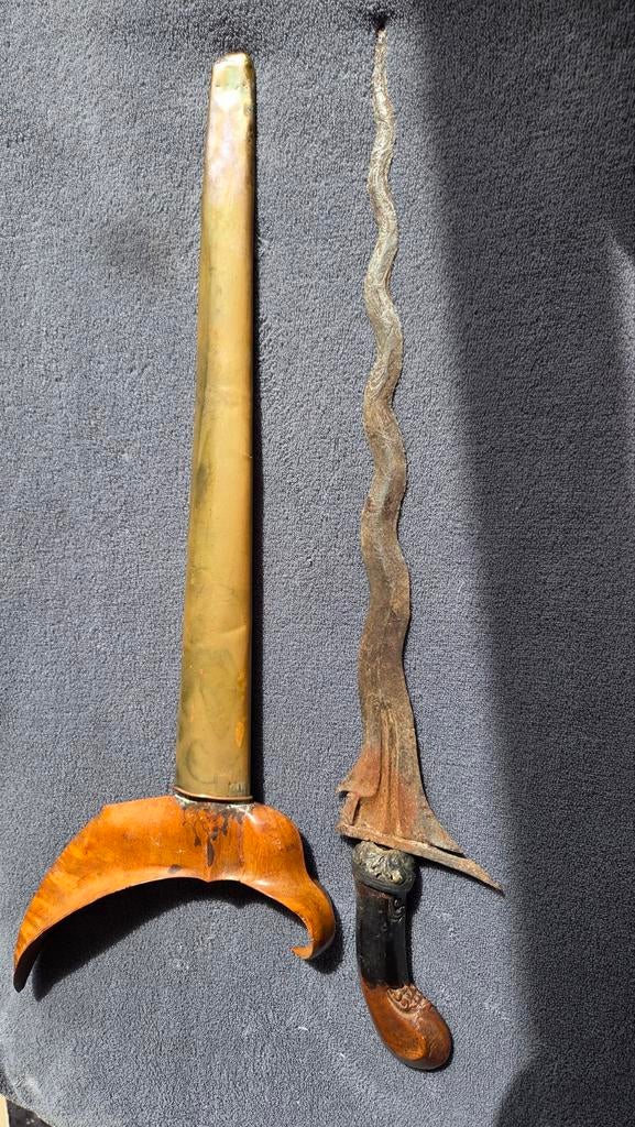 Antieke Indonesische Keris met houten en messing schede, Ophalen
