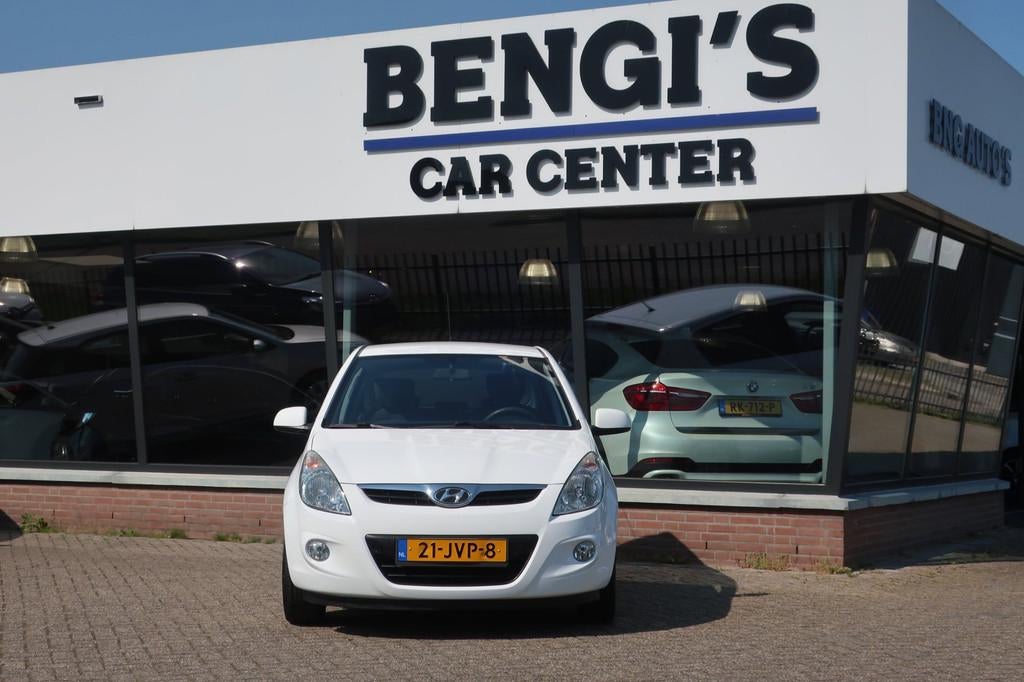 Hyundai I20 1.2i DynamicVersion 1e EIGENAAR_AIRCO_NAP_, Gebruikt, 31 €/maand, 4 cilinders, Wit