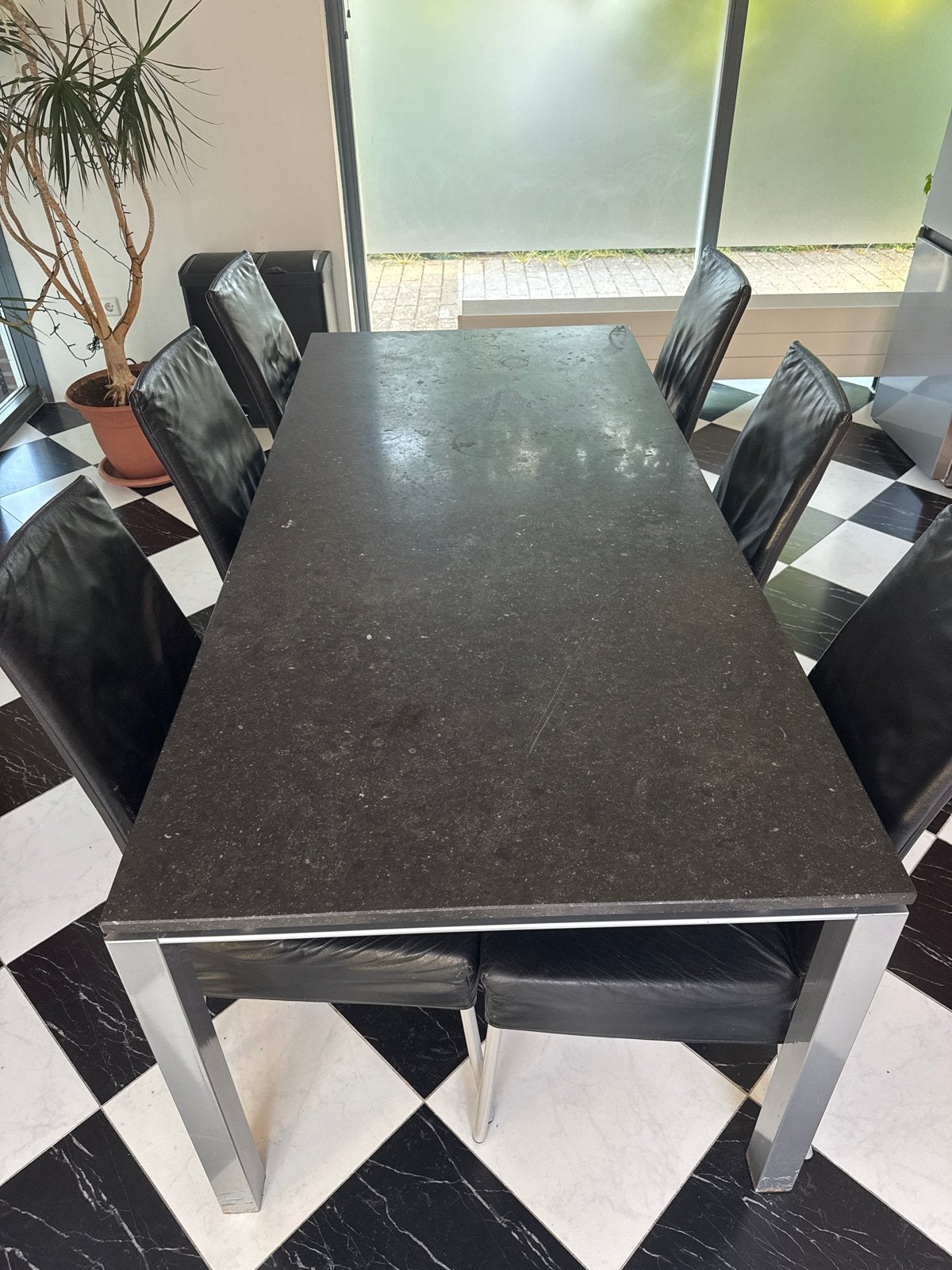 Elegante eettafel met 6 stoelen - zwart Belgisch hardsteen, Ophalen, Gebruikt, 200 cm of meer, 50 tot 100 cm