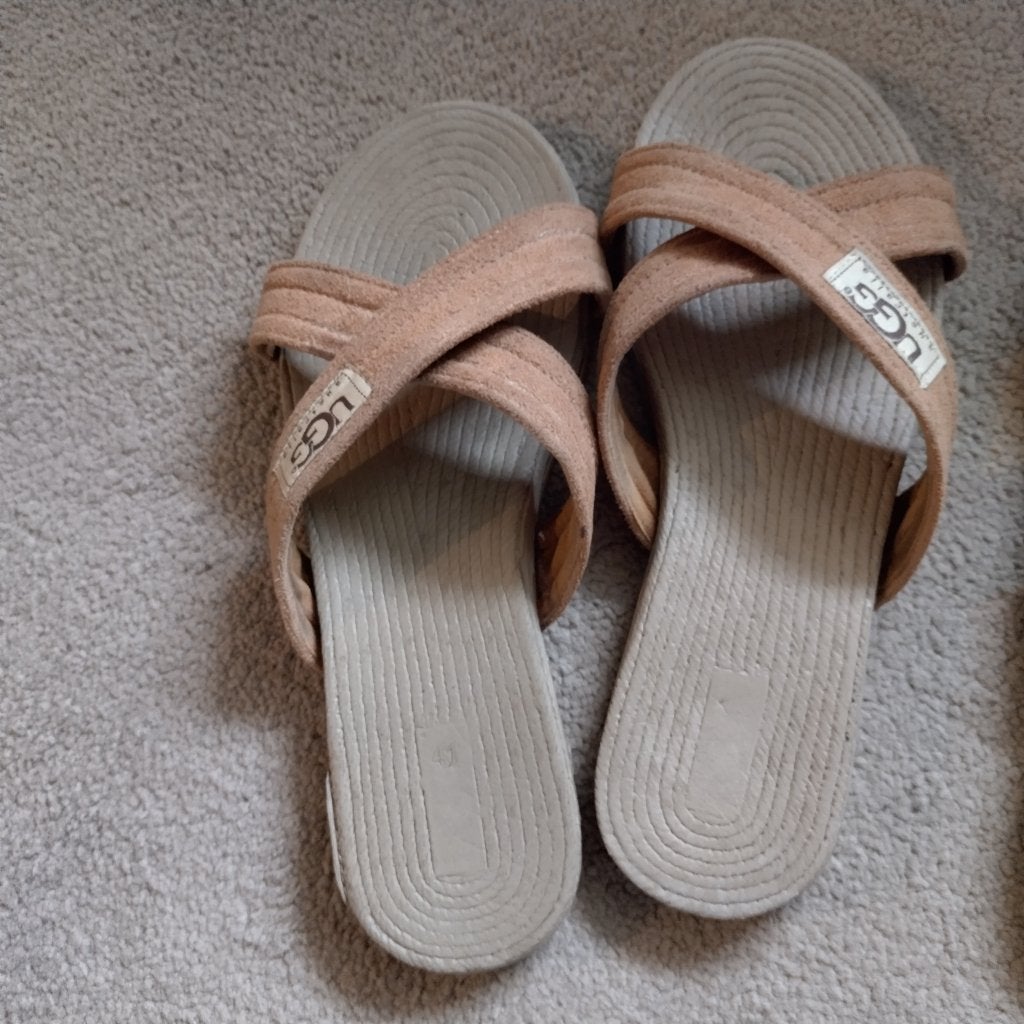 Ugg bruin slipper 41 suede, Slippers, UGG, Bruin, Ophalen of Verzenden