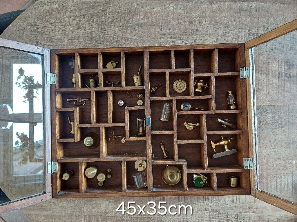 messing miniaturen en een houten letterbak met deurtjes, Ophalen, Koper