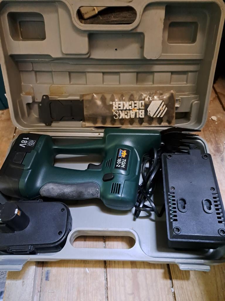 Black & Decker TGH 180-2 boormachine met lader en koffer, Doe-het-zelf en Verbouw, Gereedschap | Boormachines, Ophalen of Verzenden
