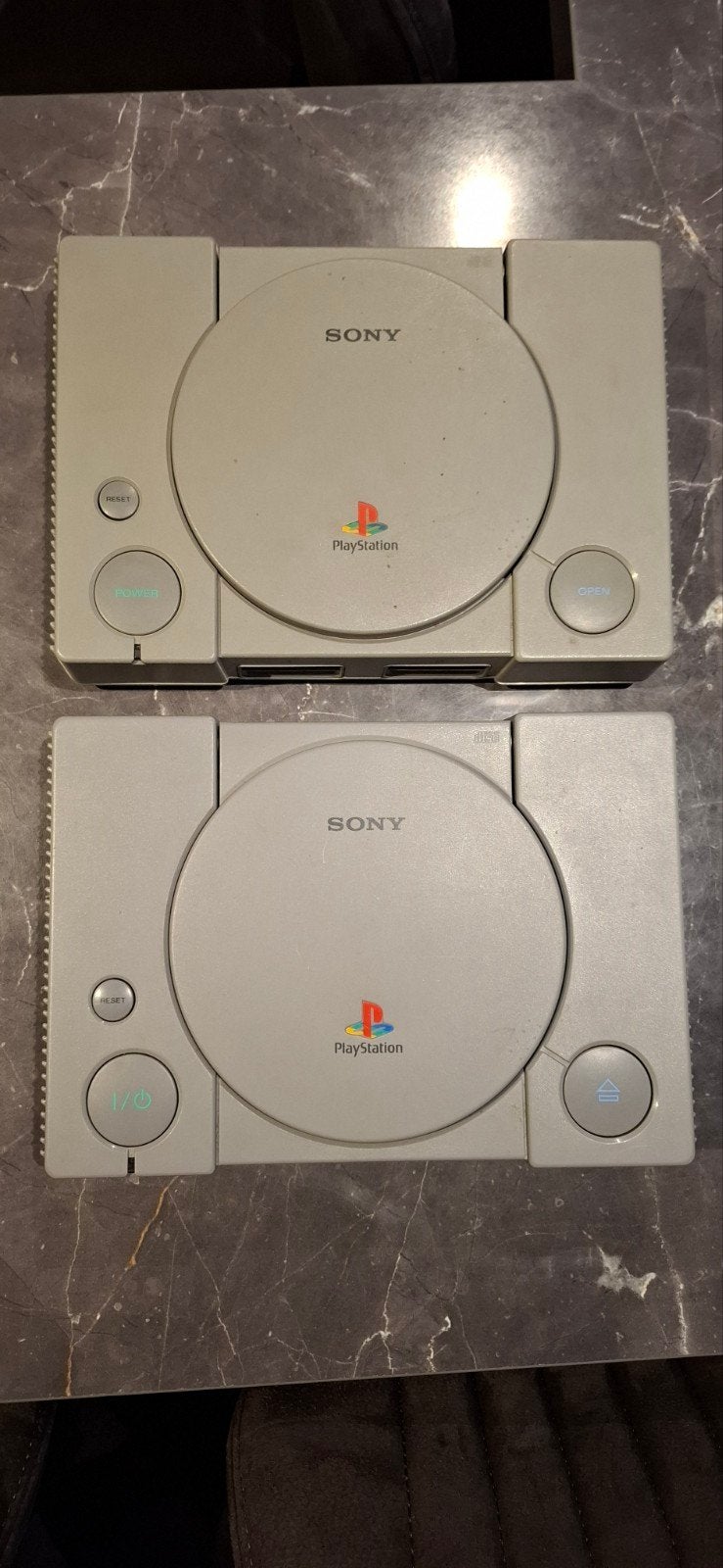 2x Sony PlayStation 1 (PS1) met controllers, Ophalen of Verzenden, Gebruikt, Met 3 controllers of meer