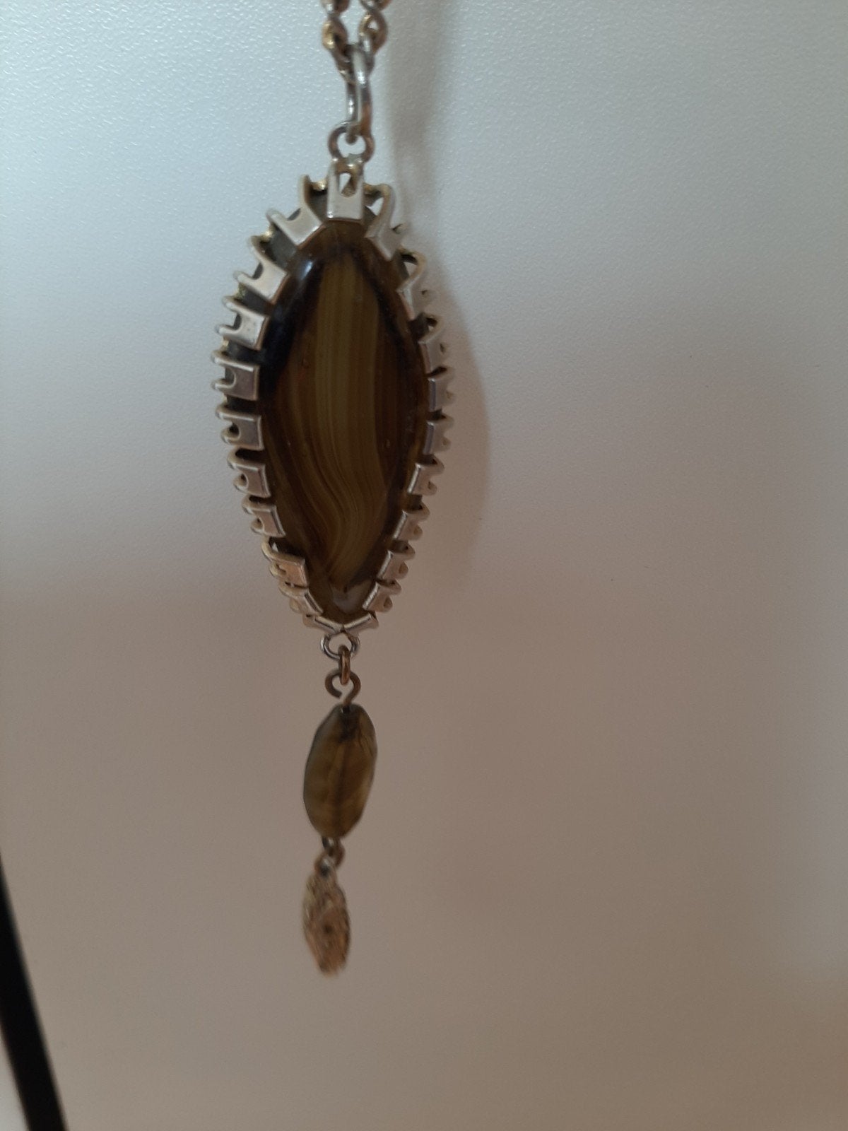 Vintage ketting met hanger en edelsteen, Overige materialen, Gebruikt, Bruin, Ophalen of Verzenden