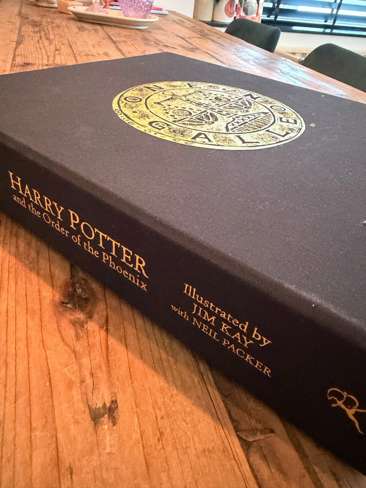 Harry Potter en de Orde van de Feniks - Geïllustreerde Editi, Ophalen of Verzenden, Zo goed als nieuw, Boek of Poster