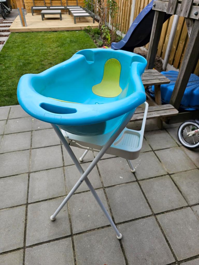 Babybadje met standaard - Zo goed als nieuw, Kinderen en Baby's, Badjes en Verzorging, Gebruikt, Badje, Standaard, Ophalen
