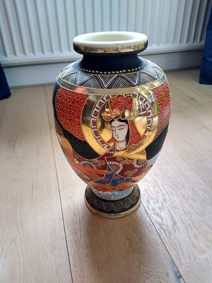 japanse satsuma vaas, Huis en Inrichting, Woonaccessoires | Vazen, Meerkleurig, 30 cm, Ophalen of Verzenden, Zo goed als nieuw
