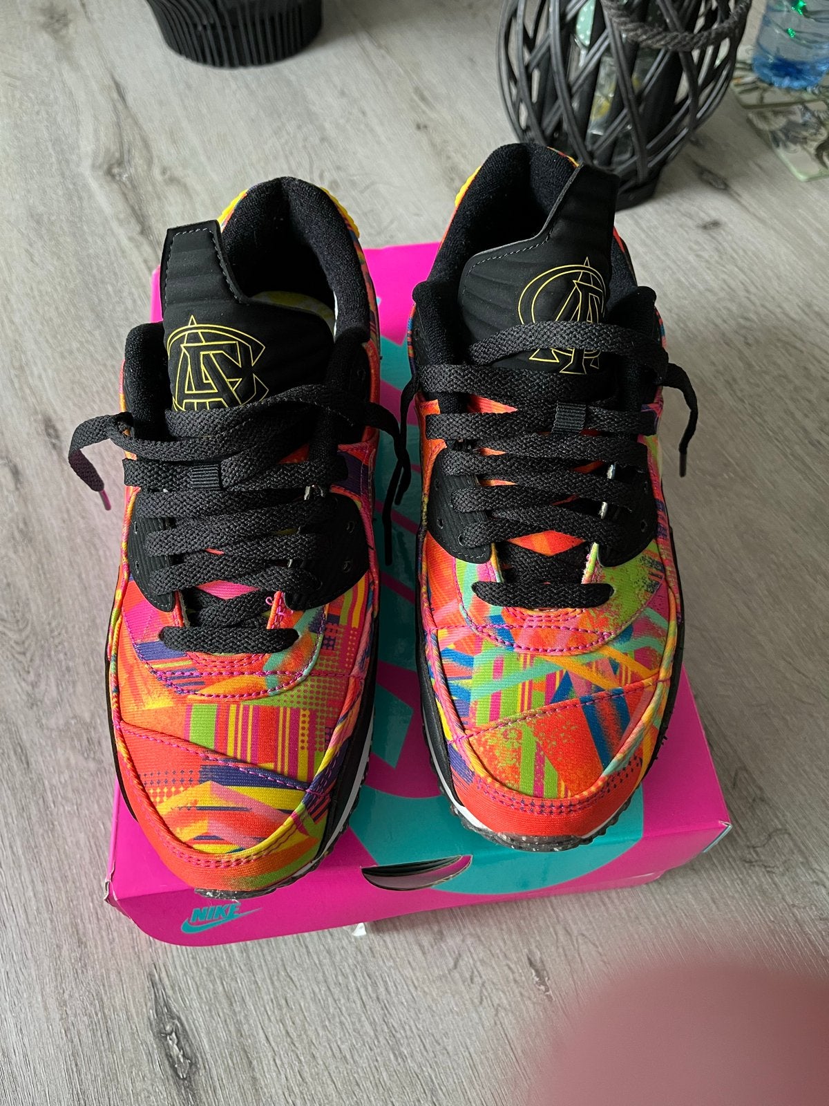 Nike Air Max 90 LHM Familia - maat 42 Multicolor Sneakers, Ophalen, Nieuw, Overige kleuren