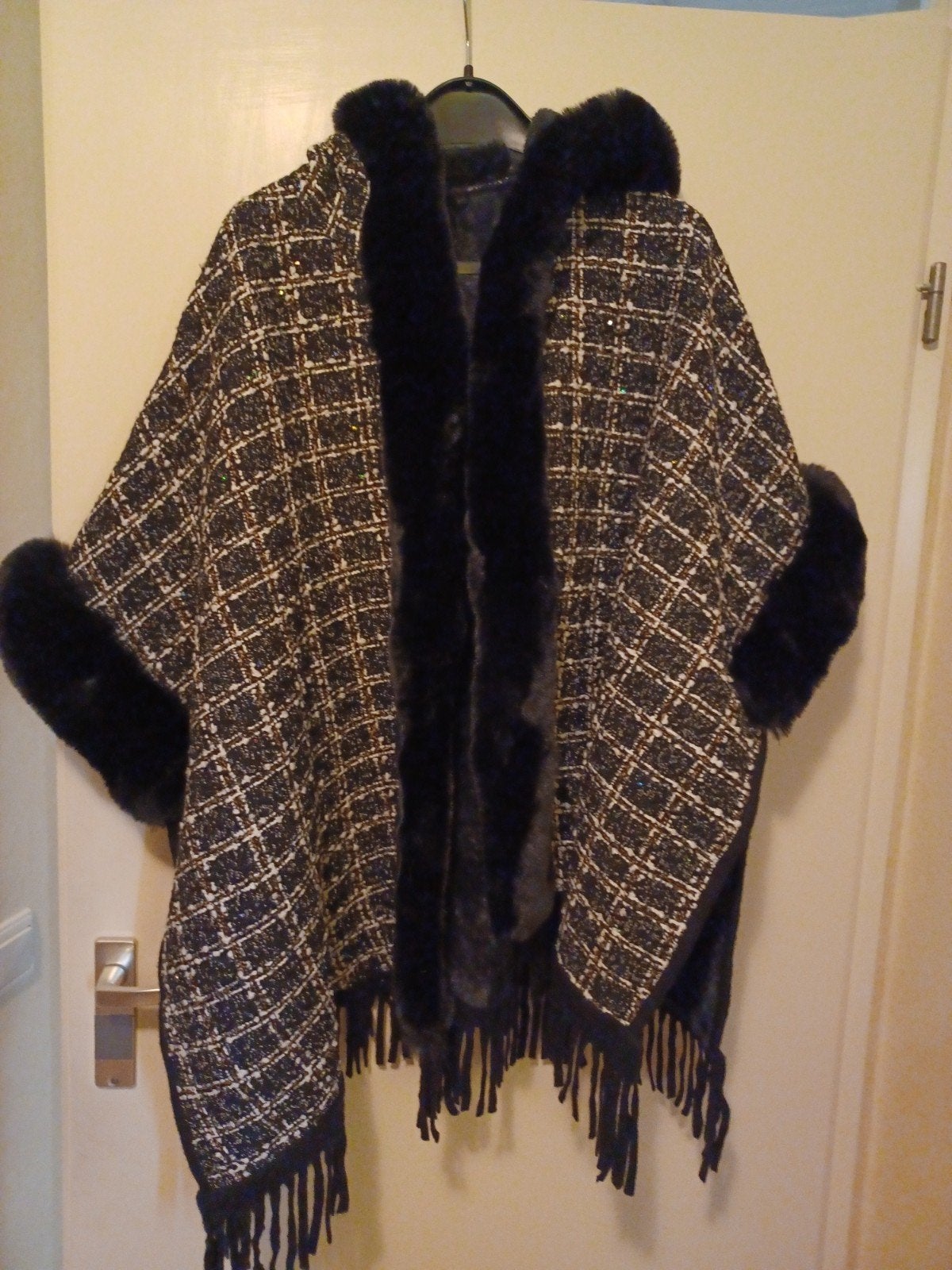 Poncho met Lurex en Nepbont Details - One Size, Ophalen of Verzenden, Nieuw, Maat 38/40 (M)