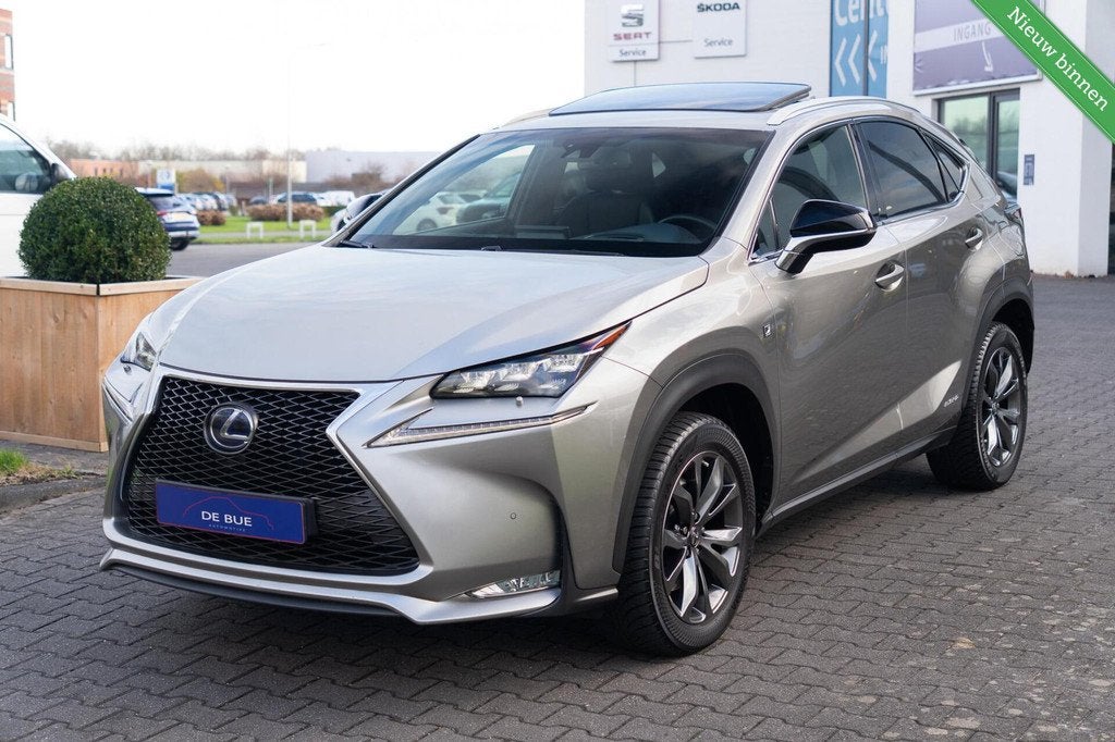 Lexus NX 300h AWD F Sport|197PK|Panoramadak|Leder|Head Up|AC, Auto's, Lexus, Automaat, Gebruikt, 1760 kg, Bedrijf