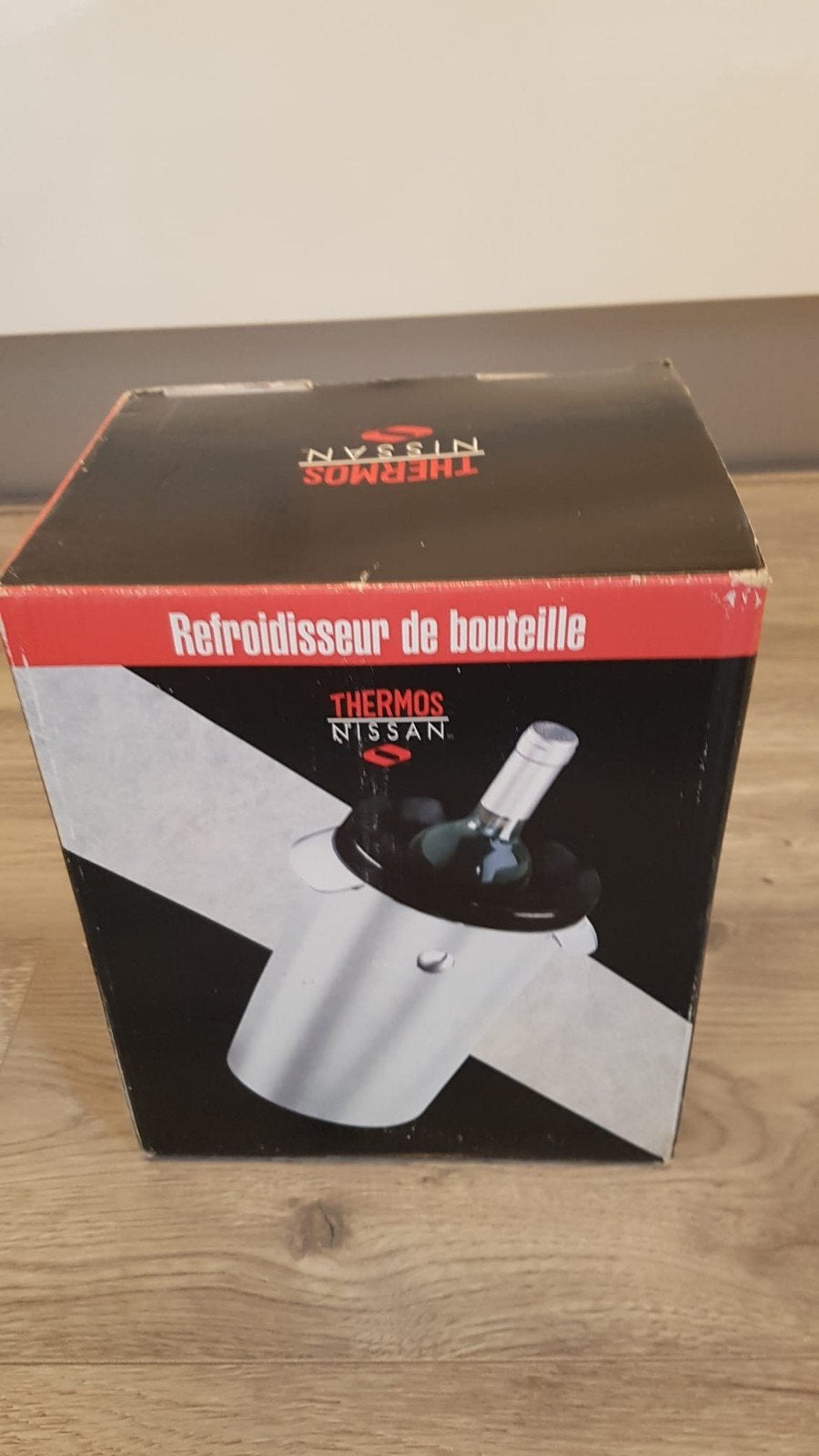 Thermos Nissan Wijnkoeler.
Heb ook nog een wijnrek voor 12 f, Ophalen of Verzenden, Metaal, 5 tot 15 flessen