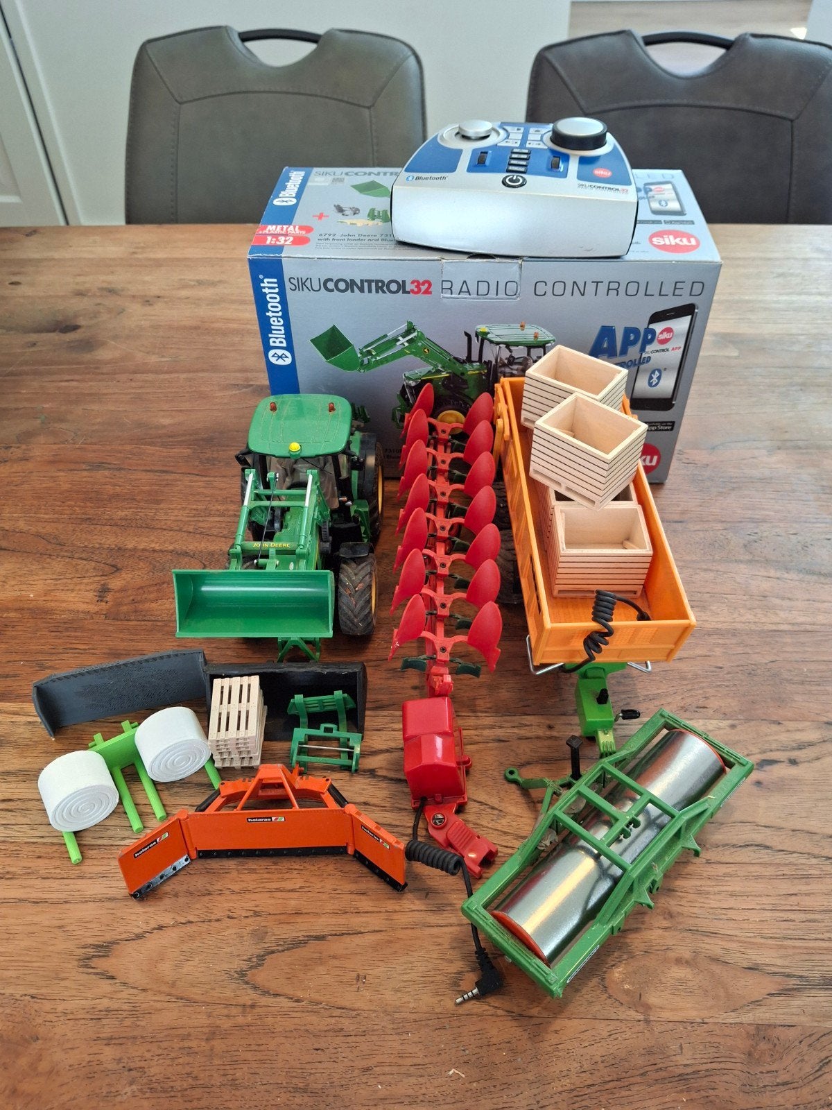 SIKU CONTROL JOHN DEERE 7310R met accessoires, Ophalen, Zo goed als nieuw, Tractor of Landbouw, SIKU