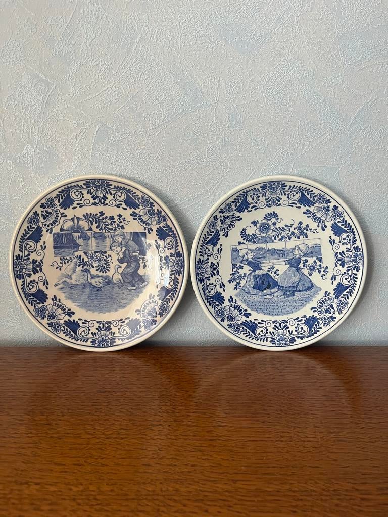 2 fantaisie borden Petrus Regout & Co. Maastricht, Ophalen of Verzenden